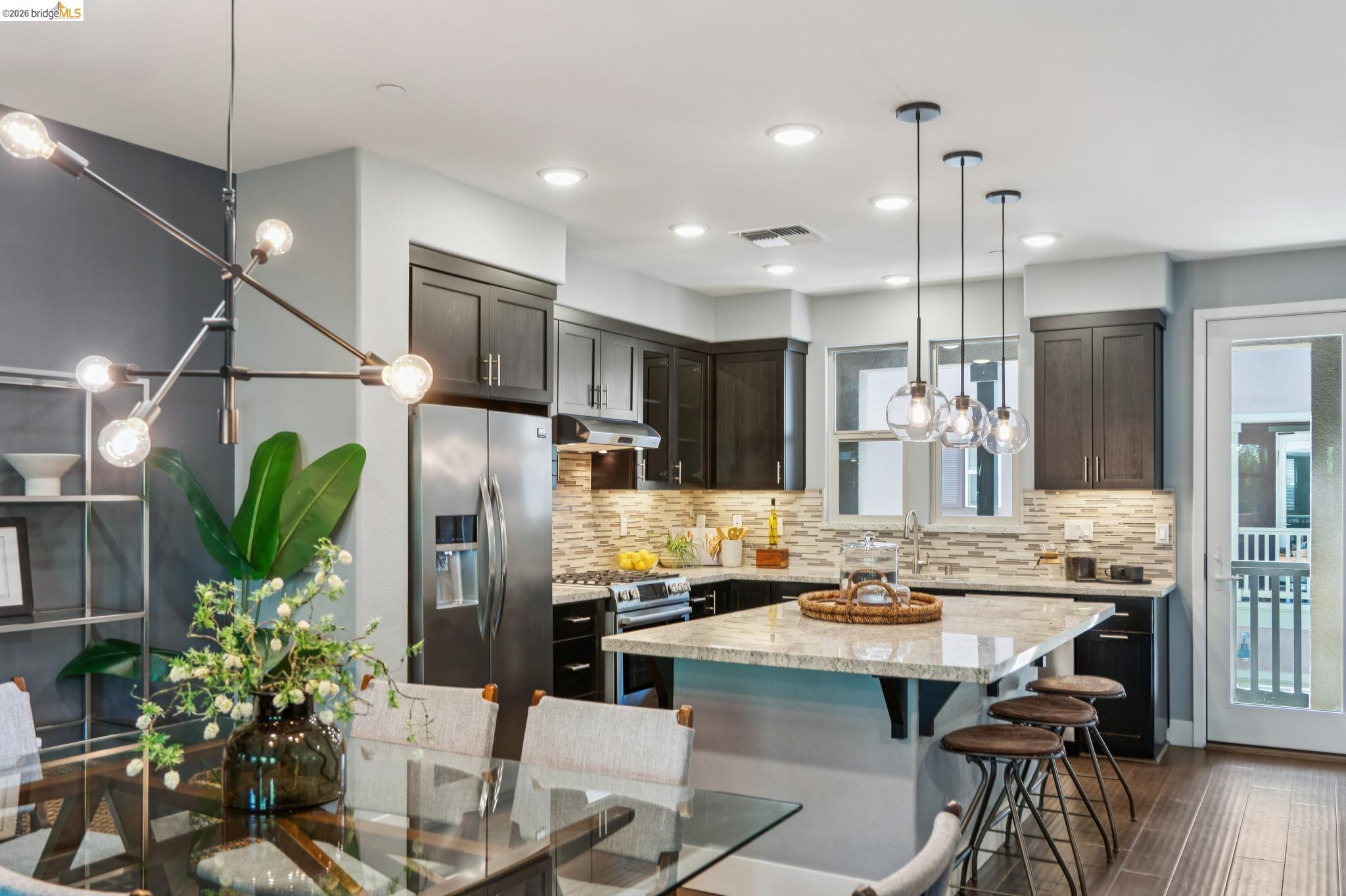 Detail Gallery Image 11 of 60 For 489 Diller Street, Alameda,  CA 94501-7864 - 3 Beds | 3/1 Baths