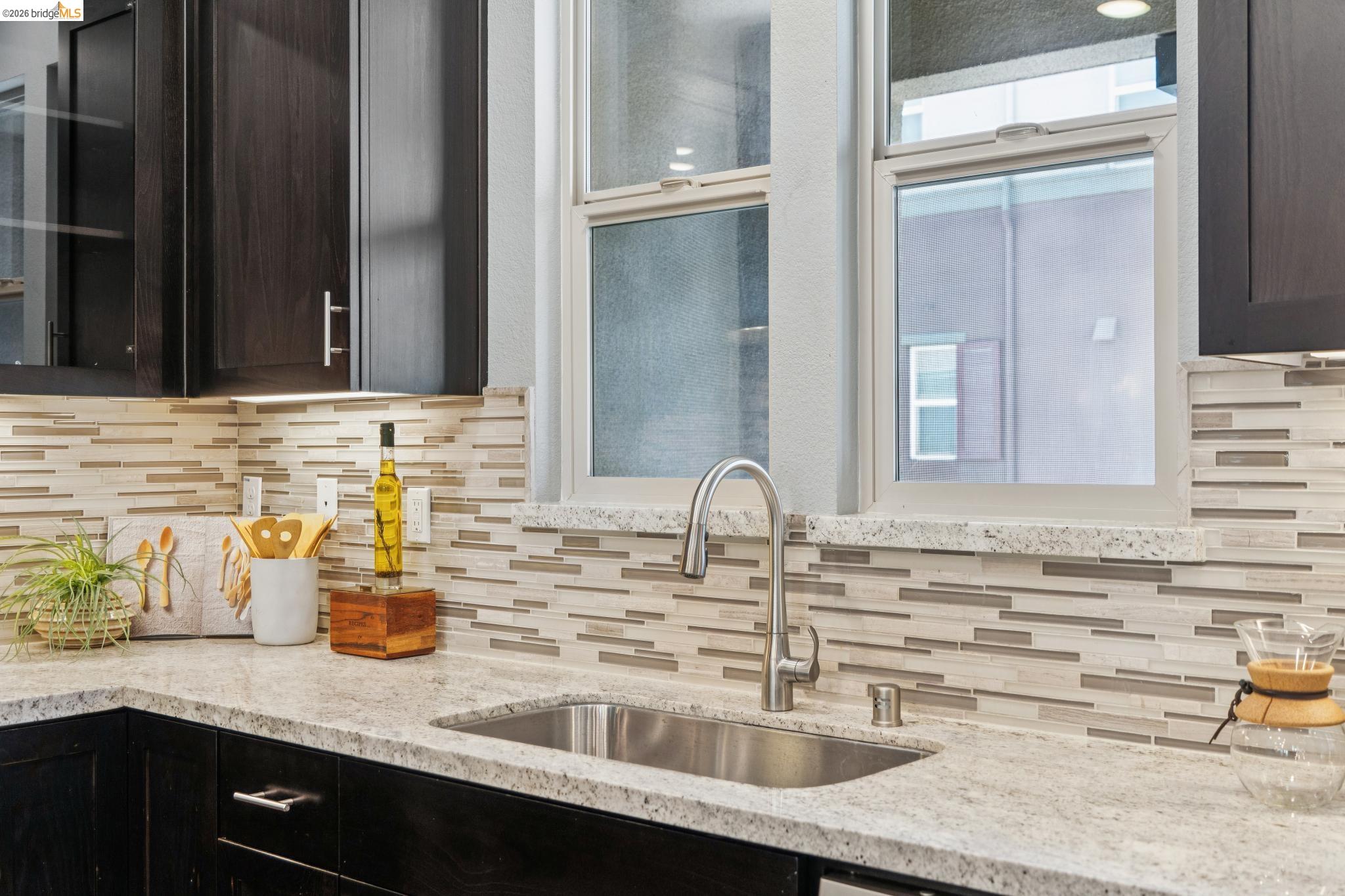 Detail Gallery Image 14 of 60 For 489 Diller Street, Alameda,  CA 94501-7864 - 3 Beds | 3/1 Baths