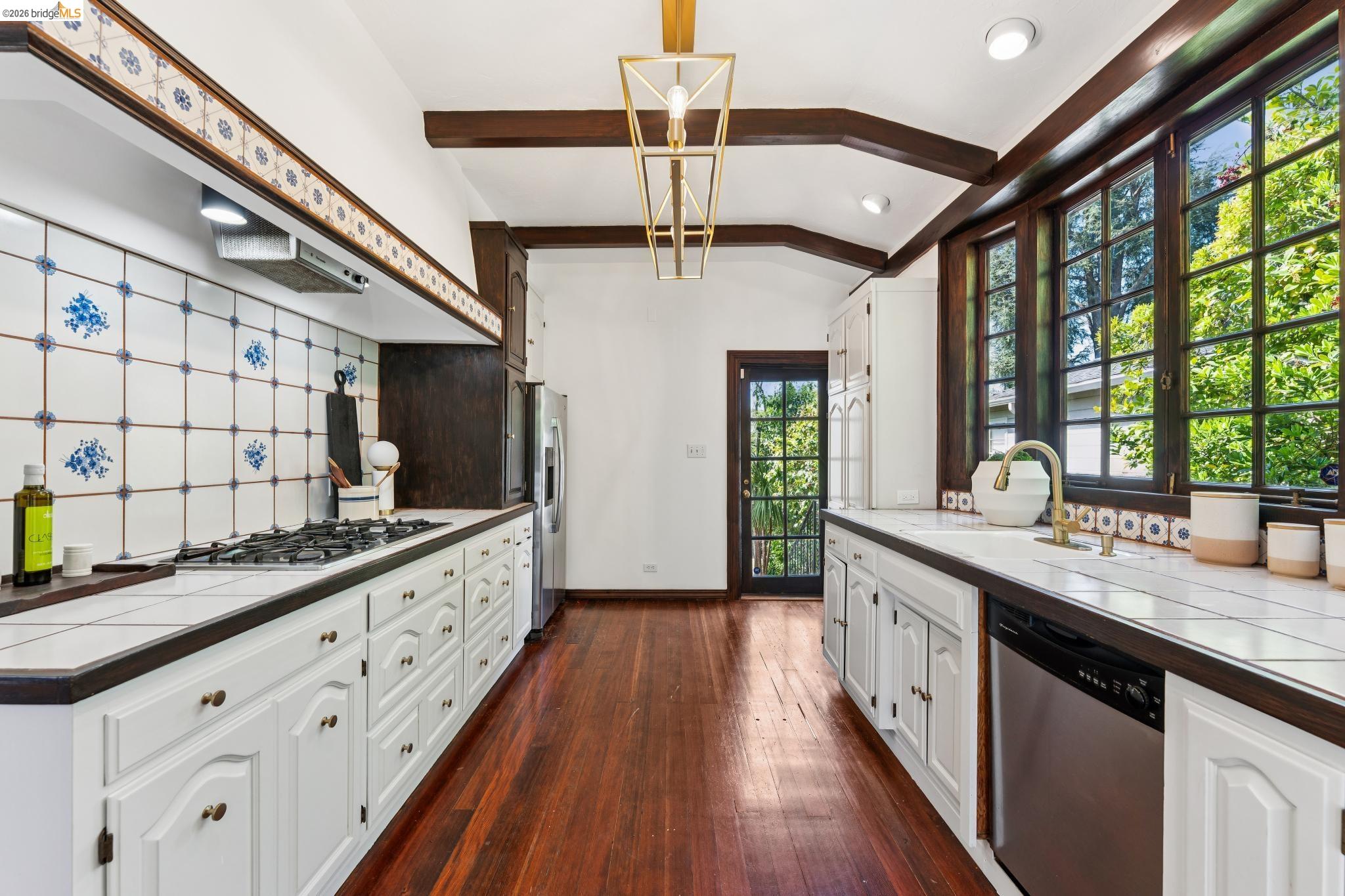 Detail Gallery Image 20 of 60 For 2615 La Cuesta Ave, Oakland,  CA 94611 - 3 Beds | 3 Baths