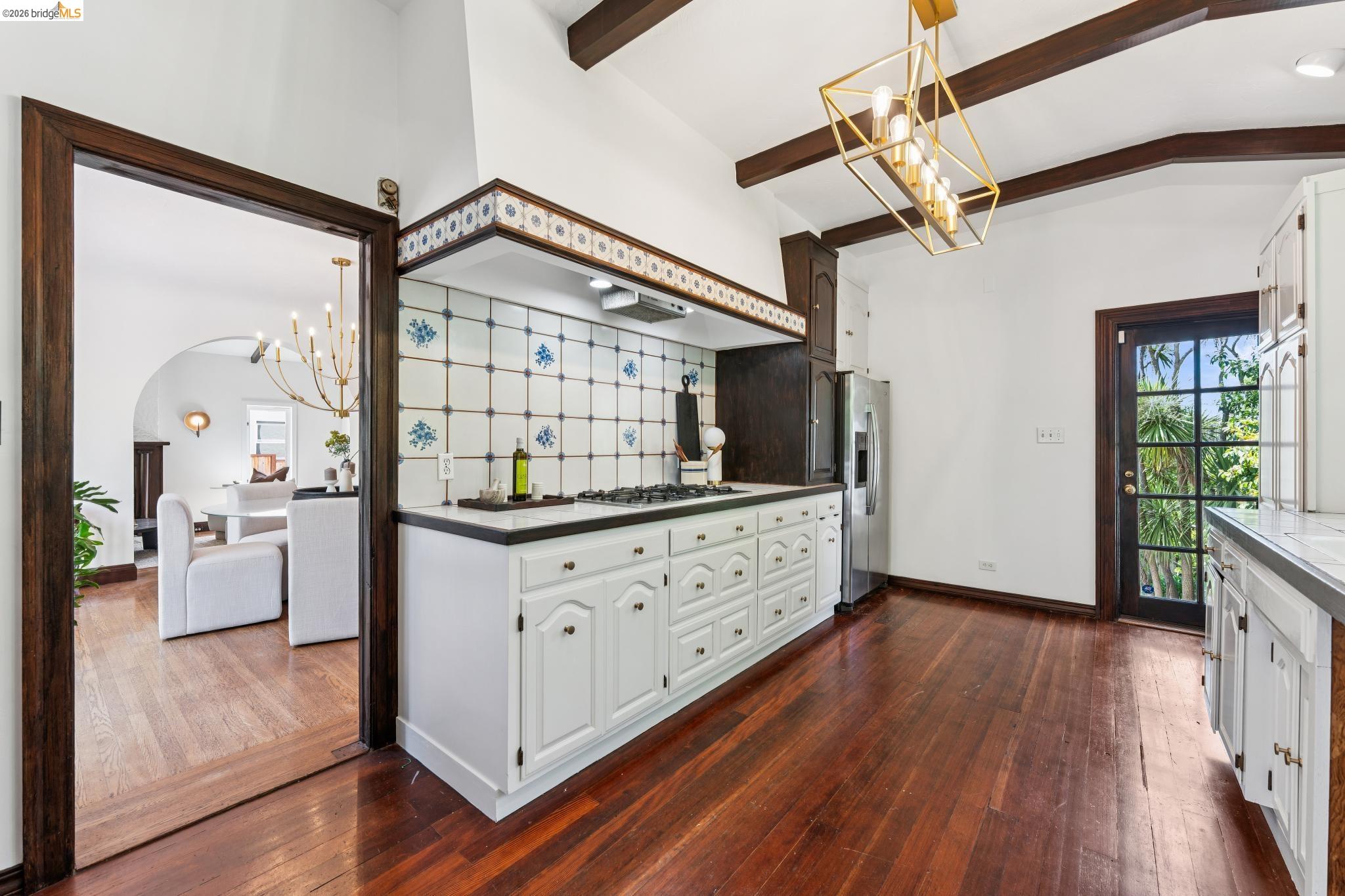 Detail Gallery Image 21 of 60 For 2615 La Cuesta Ave, Oakland,  CA 94611 - 3 Beds | 3 Baths