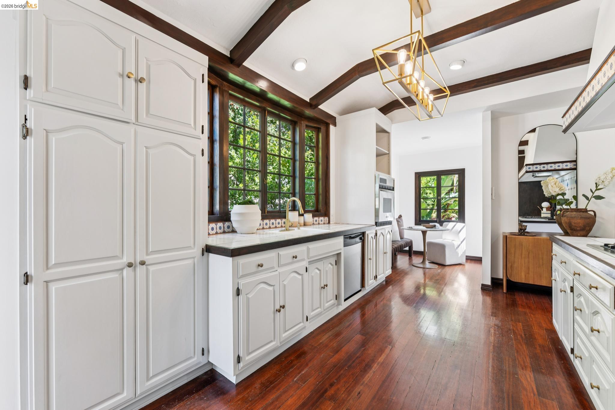 Detail Gallery Image 23 of 60 For 2615 La Cuesta Ave, Oakland,  CA 94611 - 3 Beds | 3 Baths