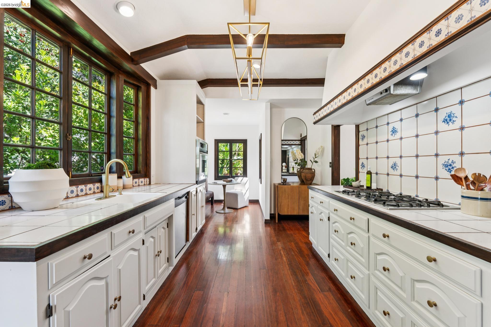 Detail Gallery Image 25 of 60 For 2615 La Cuesta Ave, Oakland,  CA 94611 - 3 Beds | 3 Baths