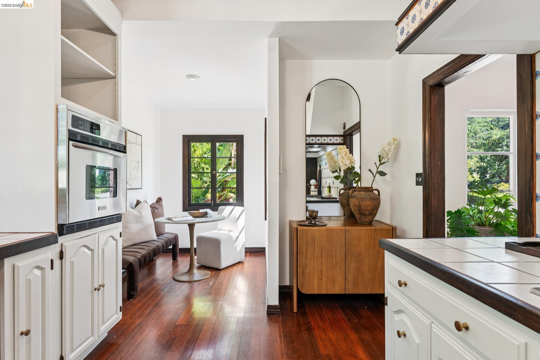 Detail Gallery Image 26 of 60 For 2615 La Cuesta Ave, Oakland,  CA 94611 - 3 Beds | 3 Baths