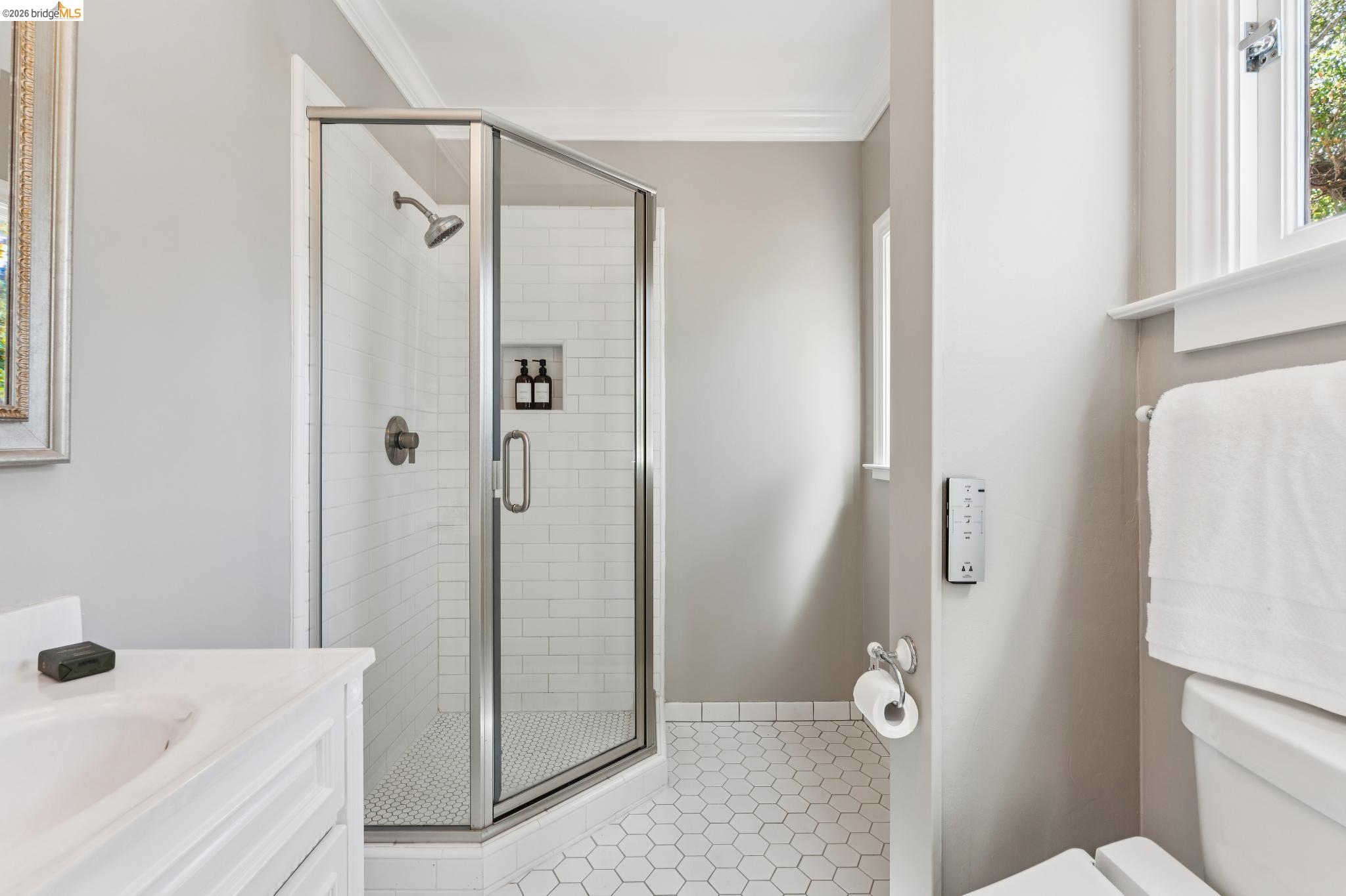 Detail Gallery Image 36 of 60 For 2615 La Cuesta Ave, Oakland,  CA 94611 - 3 Beds | 3 Baths