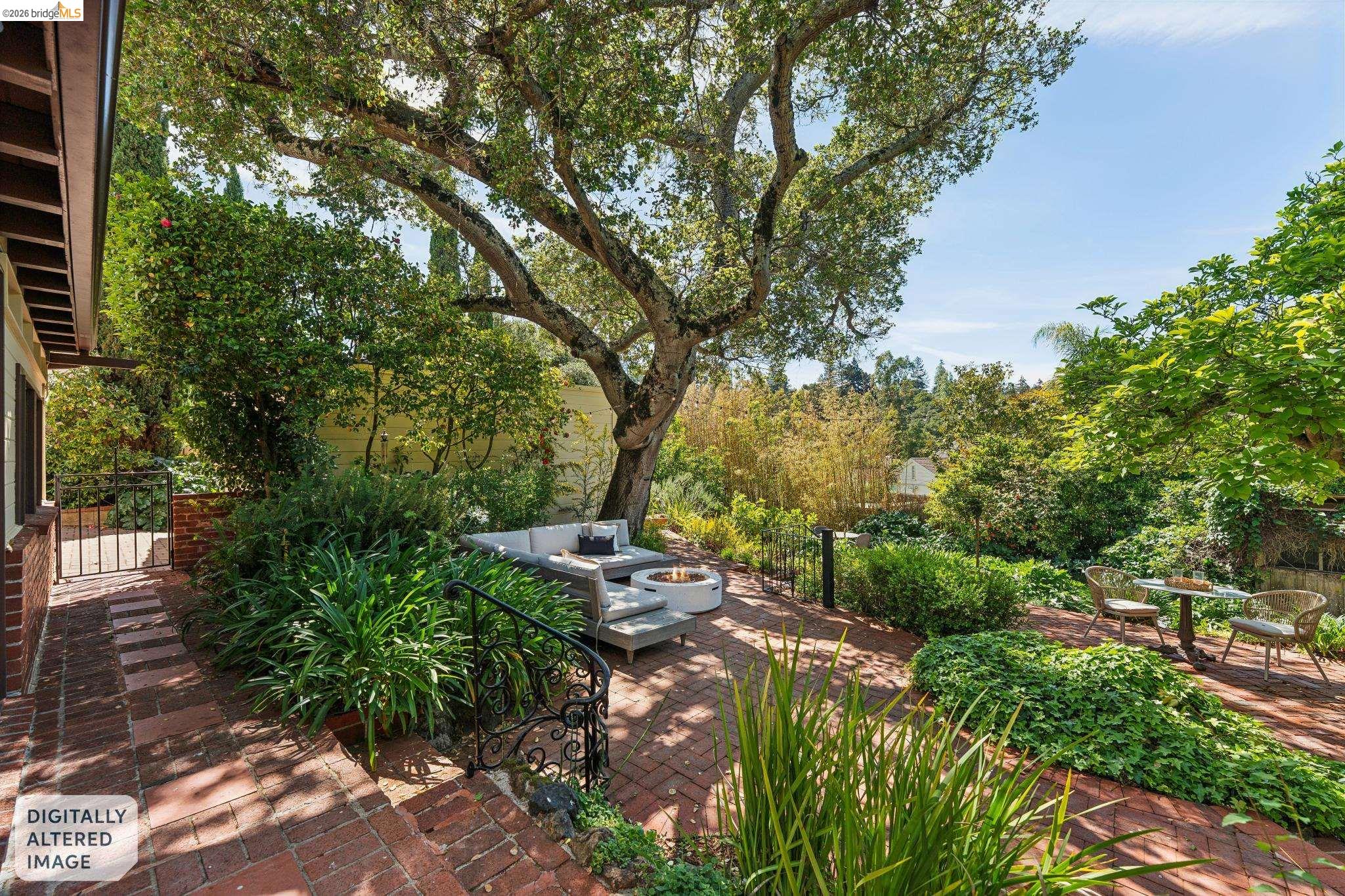 Detail Gallery Image 40 of 60 For 2615 La Cuesta Ave, Oakland,  CA 94611 - 3 Beds | 3 Baths