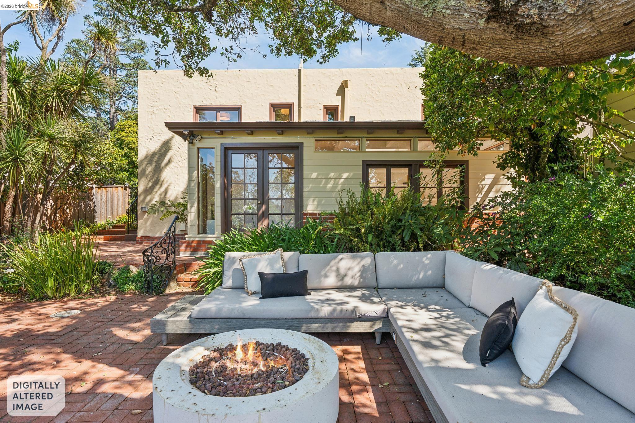 Detail Gallery Image 42 of 60 For 2615 La Cuesta Ave, Oakland,  CA 94611 - 3 Beds | 3 Baths