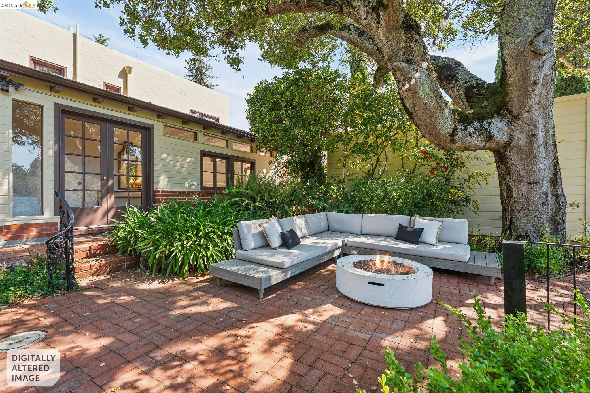 Detail Gallery Image 44 of 60 For 2615 La Cuesta Ave, Oakland,  CA 94611 - 3 Beds | 3 Baths