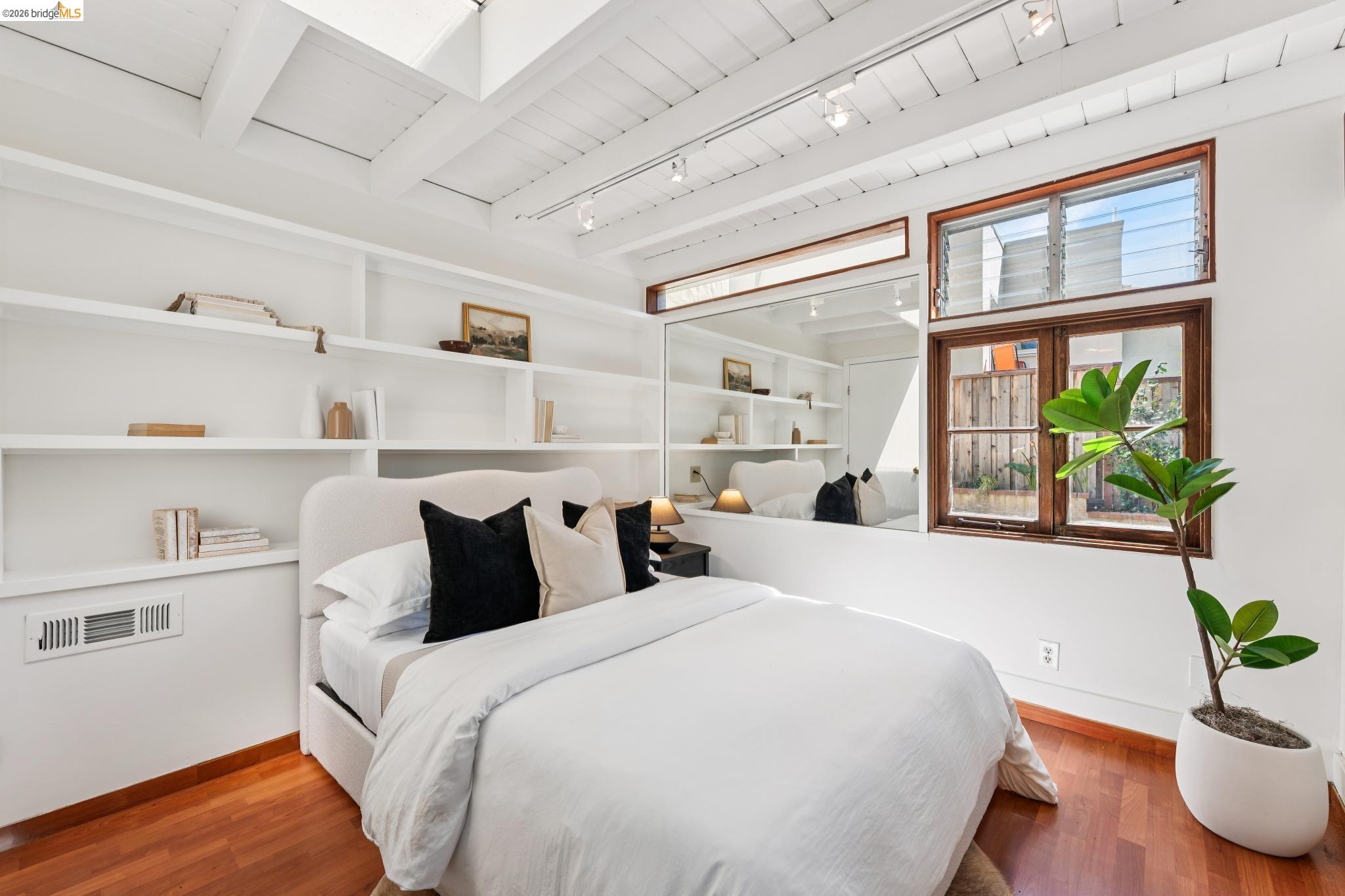 Detail Gallery Image 46 of 60 For 2615 La Cuesta Ave, Oakland,  CA 94611 - 3 Beds | 3 Baths