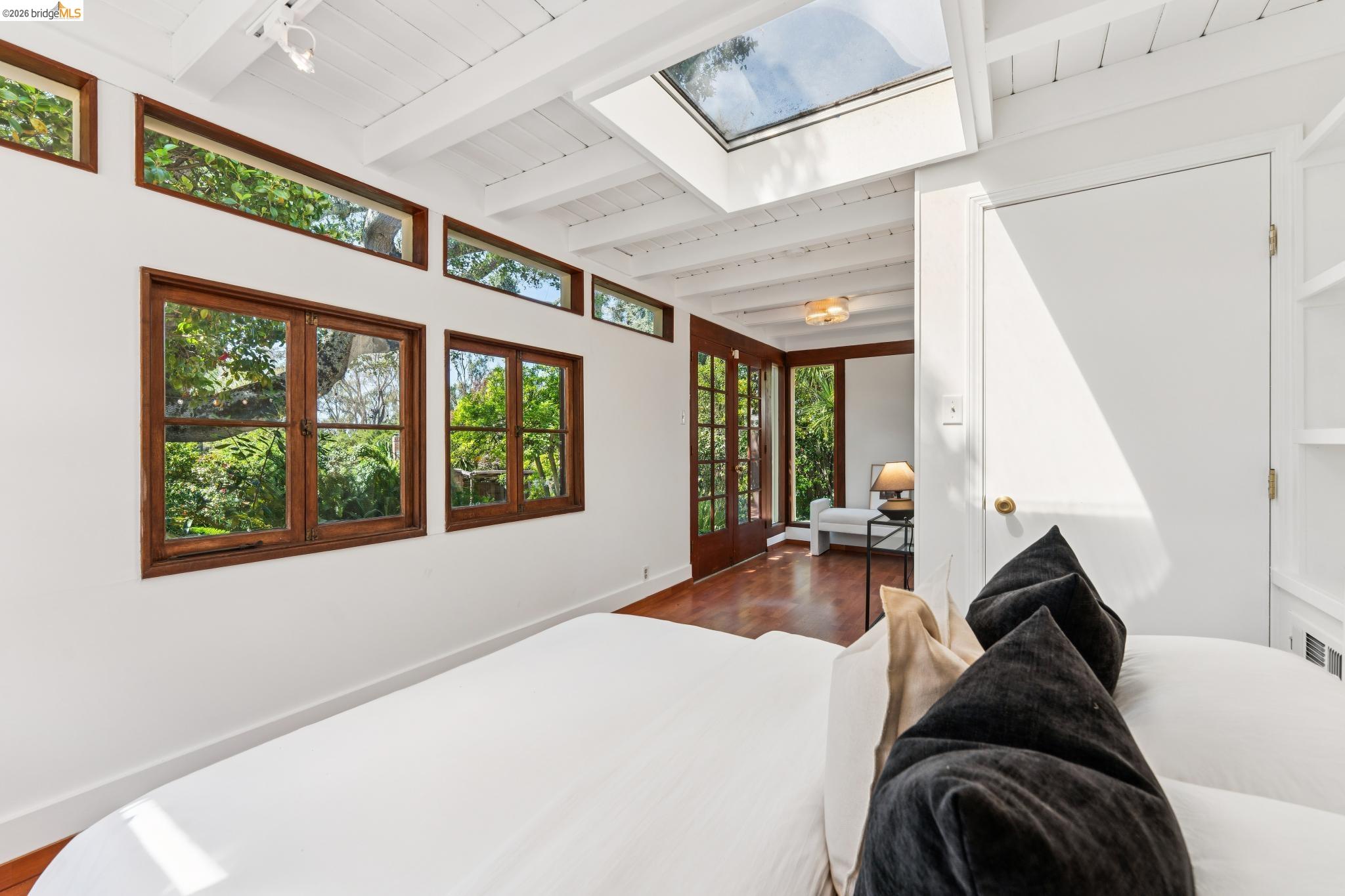 Detail Gallery Image 48 of 60 For 2615 La Cuesta Ave, Oakland,  CA 94611 - 3 Beds | 3 Baths