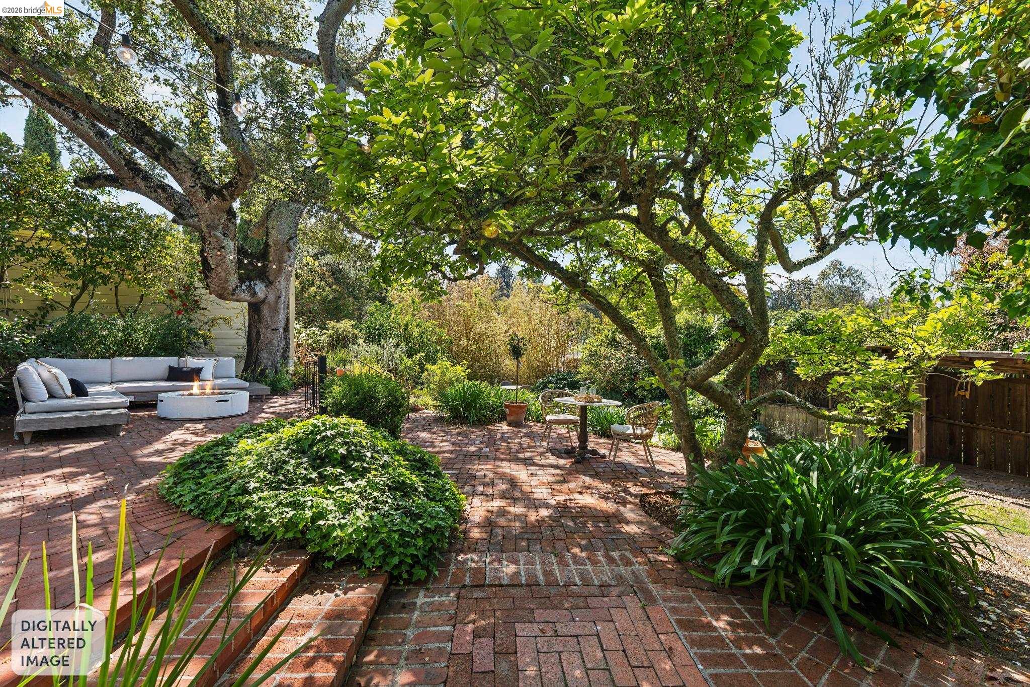 Detail Gallery Image 51 of 60 For 2615 La Cuesta Ave, Oakland,  CA 94611 - 3 Beds | 3 Baths