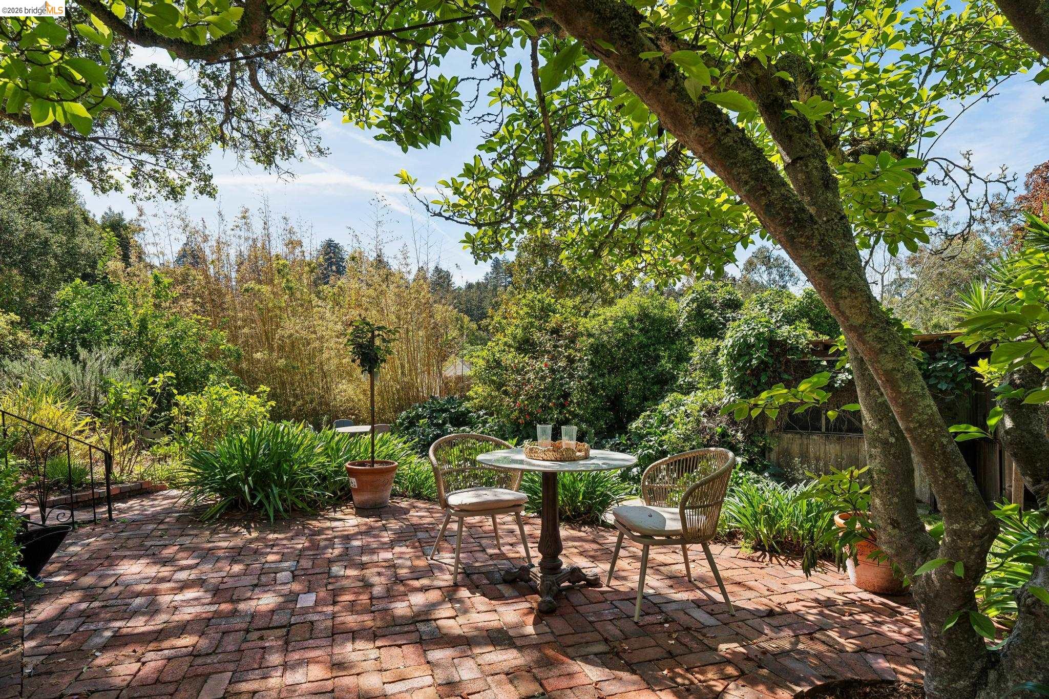 Detail Gallery Image 52 of 60 For 2615 La Cuesta Ave, Oakland,  CA 94611 - 3 Beds | 3 Baths