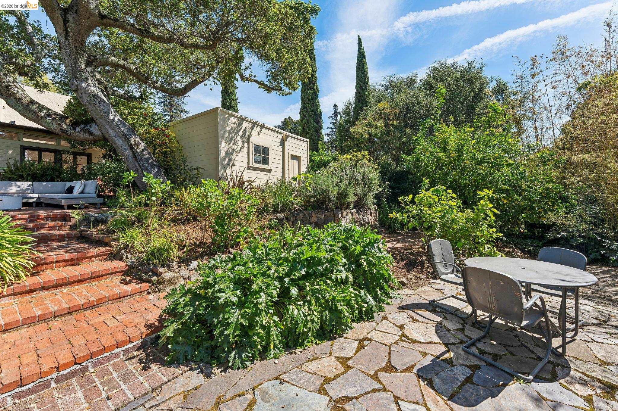 Detail Gallery Image 53 of 60 For 2615 La Cuesta Ave, Oakland,  CA 94611 - 3 Beds | 3 Baths