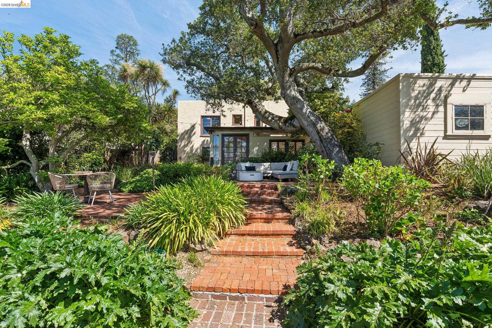 Detail Gallery Image 54 of 60 For 2615 La Cuesta Ave, Oakland,  CA 94611 - 3 Beds | 3 Baths