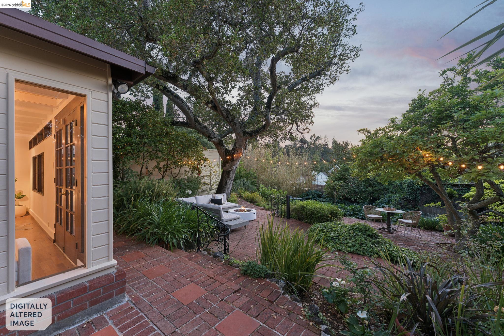 Detail Gallery Image 57 of 60 For 2615 La Cuesta Ave, Oakland,  CA 94611 - 3 Beds | 3 Baths