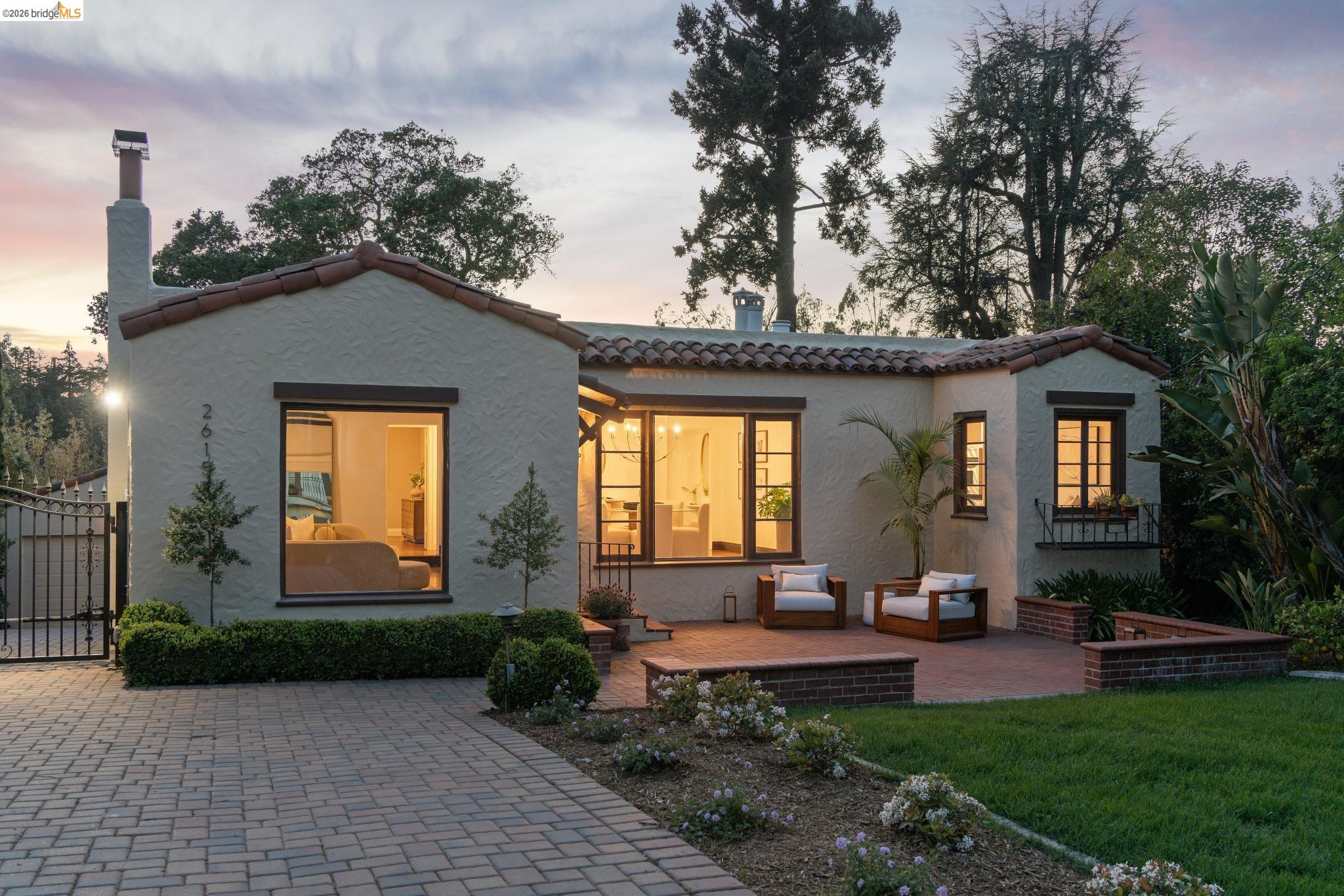 Detail Gallery Image 60 of 60 For 2615 La Cuesta Ave, Oakland,  CA 94611 - 3 Beds | 3 Baths