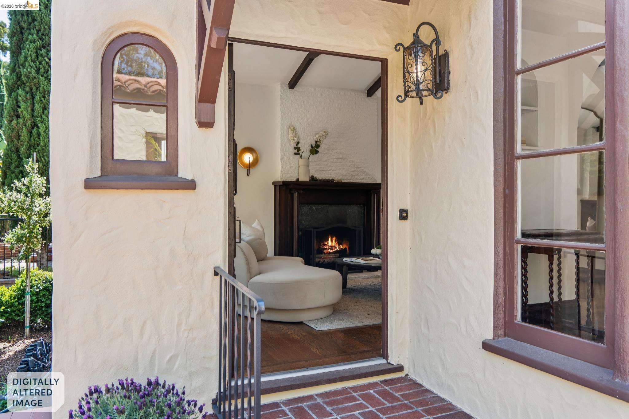 Detail Gallery Image 7 of 60 For 2615 La Cuesta Ave, Oakland,  CA 94611 - 3 Beds | 3 Baths