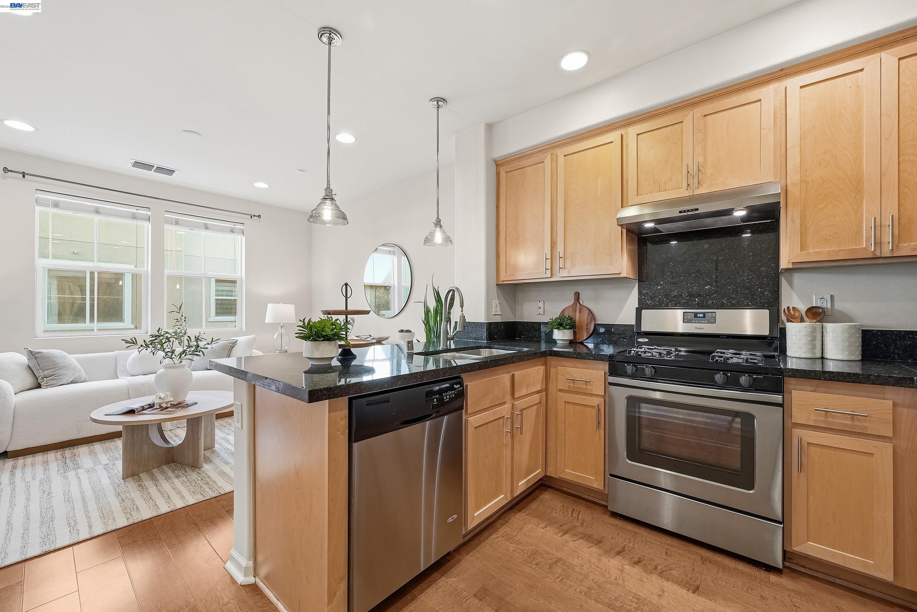 Detail Gallery Image 11 of 37 For 1505 Coyote Creek Way, Milpitas,  CA 95035 - 2 Beds | 2/1 Baths