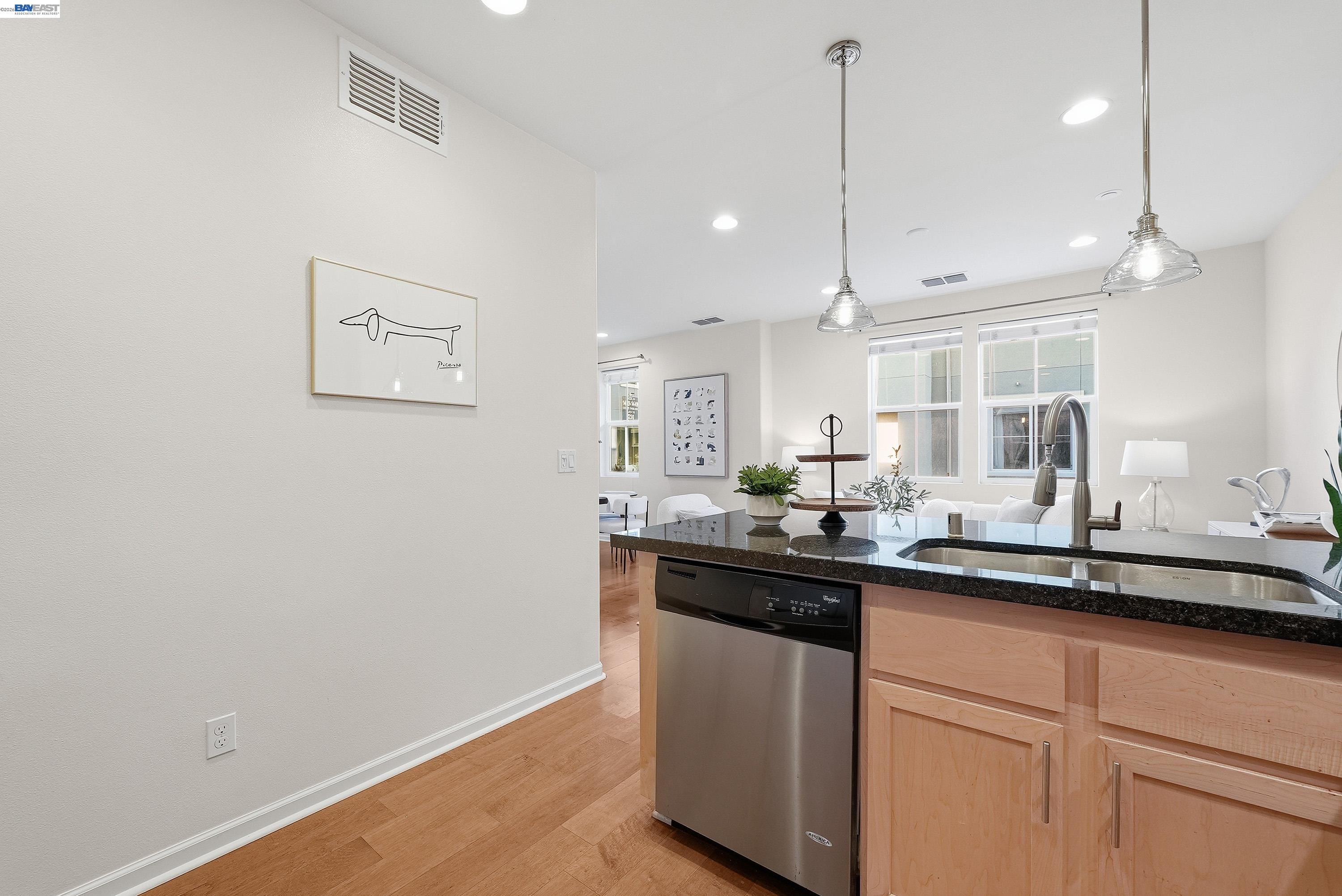 Detail Gallery Image 12 of 37 For 1505 Coyote Creek Way, Milpitas,  CA 95035 - 2 Beds | 2/1 Baths