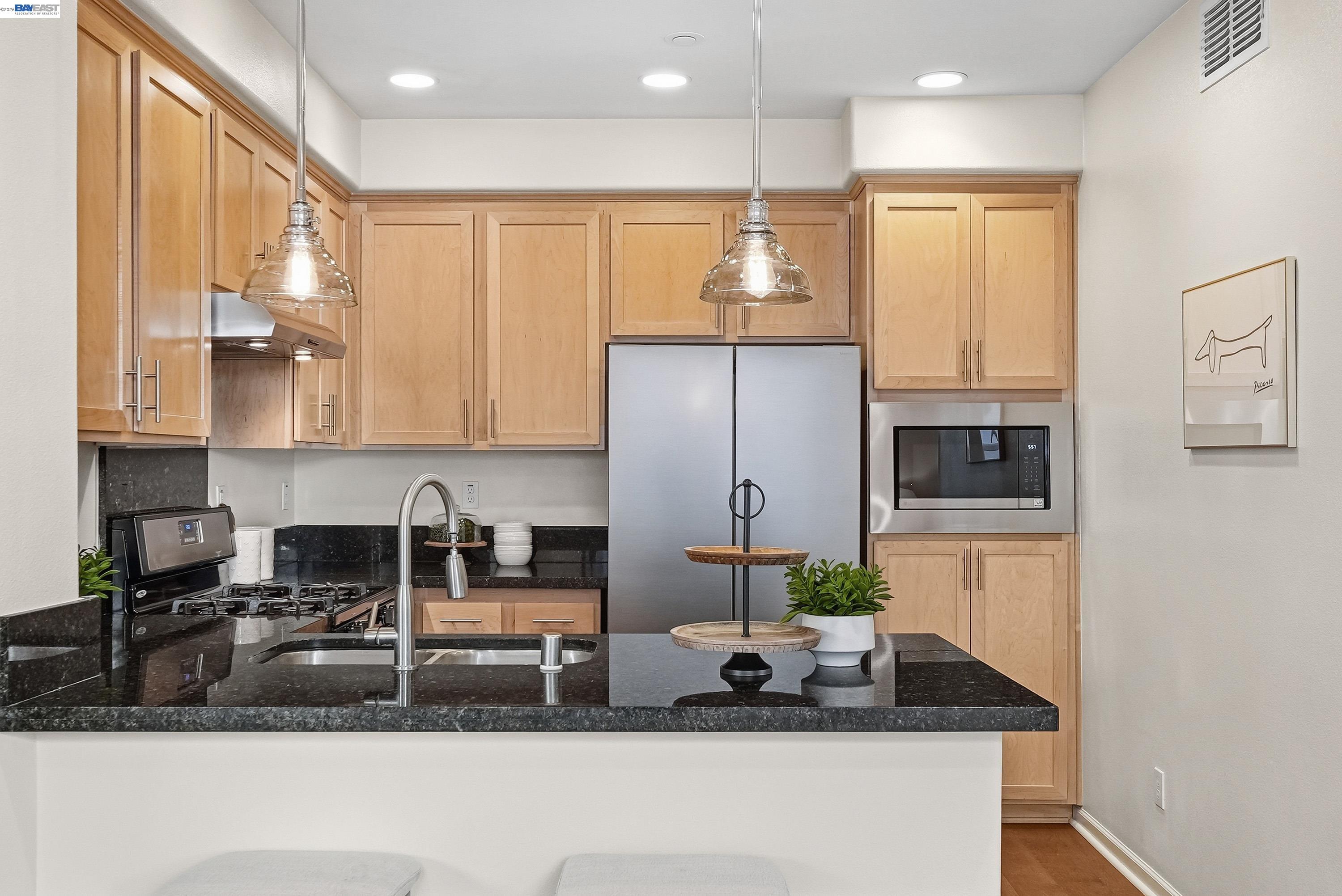 Detail Gallery Image 10 of 37 For 1505 Coyote Creek Way, Milpitas,  CA 95035 - 2 Beds | 2/1 Baths