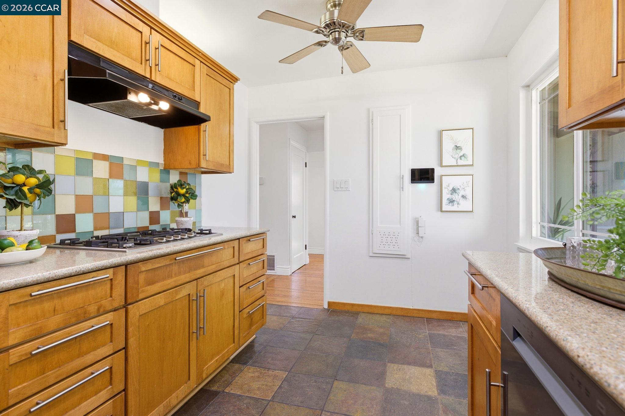 Detail Gallery Image 9 of 20 For 1306 Craig Dr, Concord,  CA 94518 - 3 Beds | 2 Baths