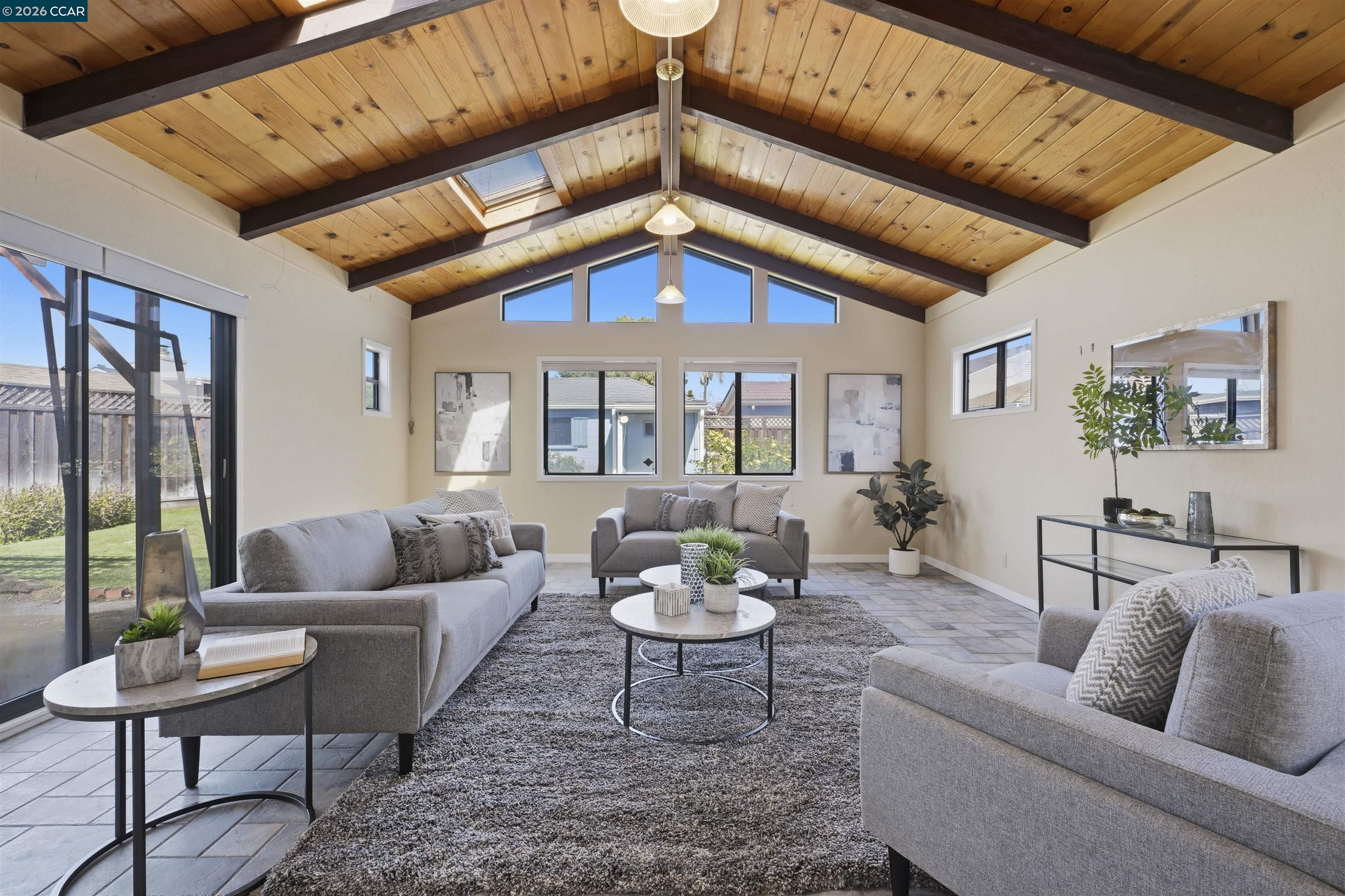 Detail Gallery Image 3 of 36 For 17930 via Toledo, San Lorenzo,  CA 94580 - 3 Beds | 2 Baths