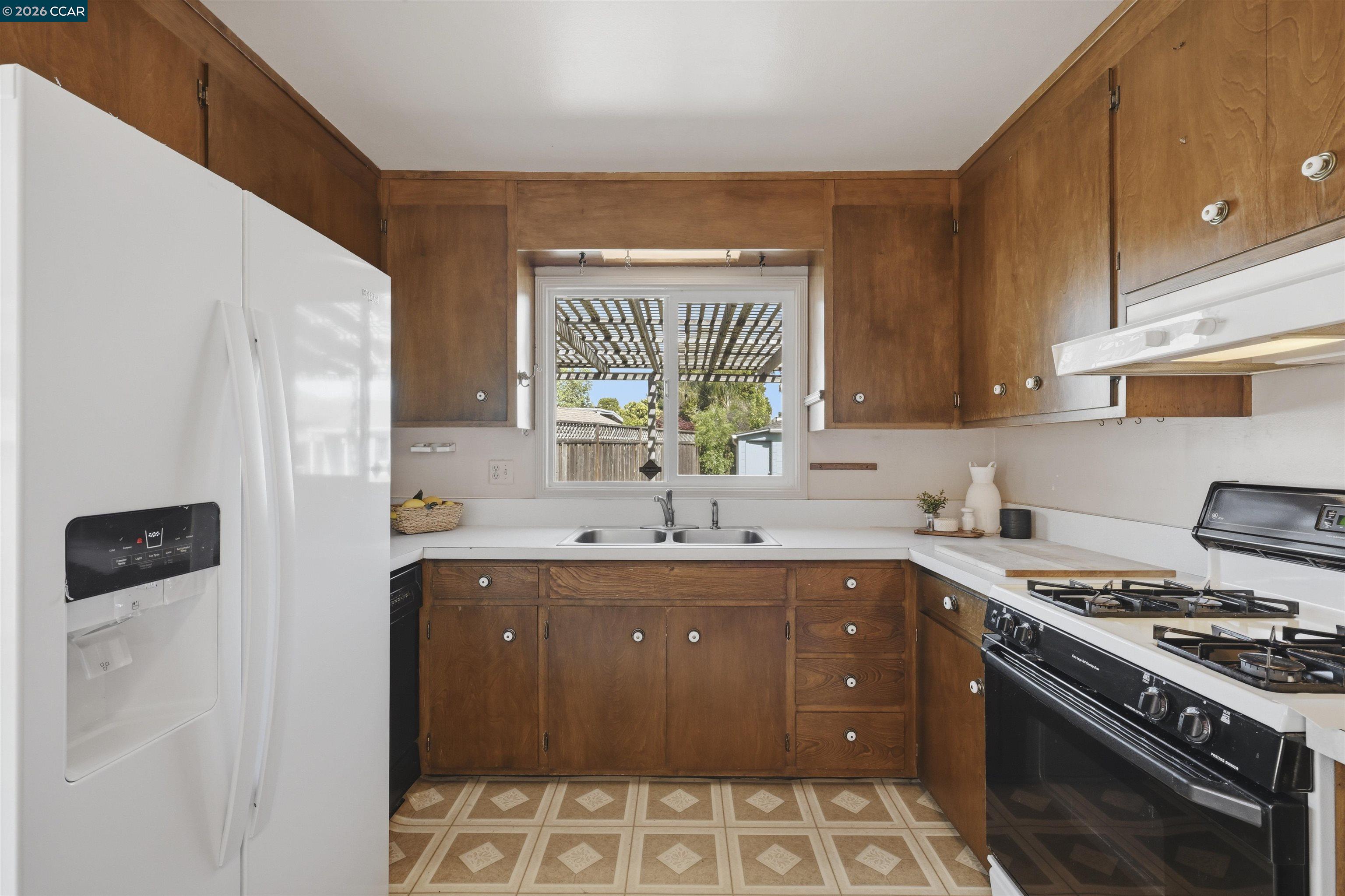 Detail Gallery Image 21 of 36 For 17930 via Toledo, San Lorenzo,  CA 94580 - 3 Beds | 2 Baths