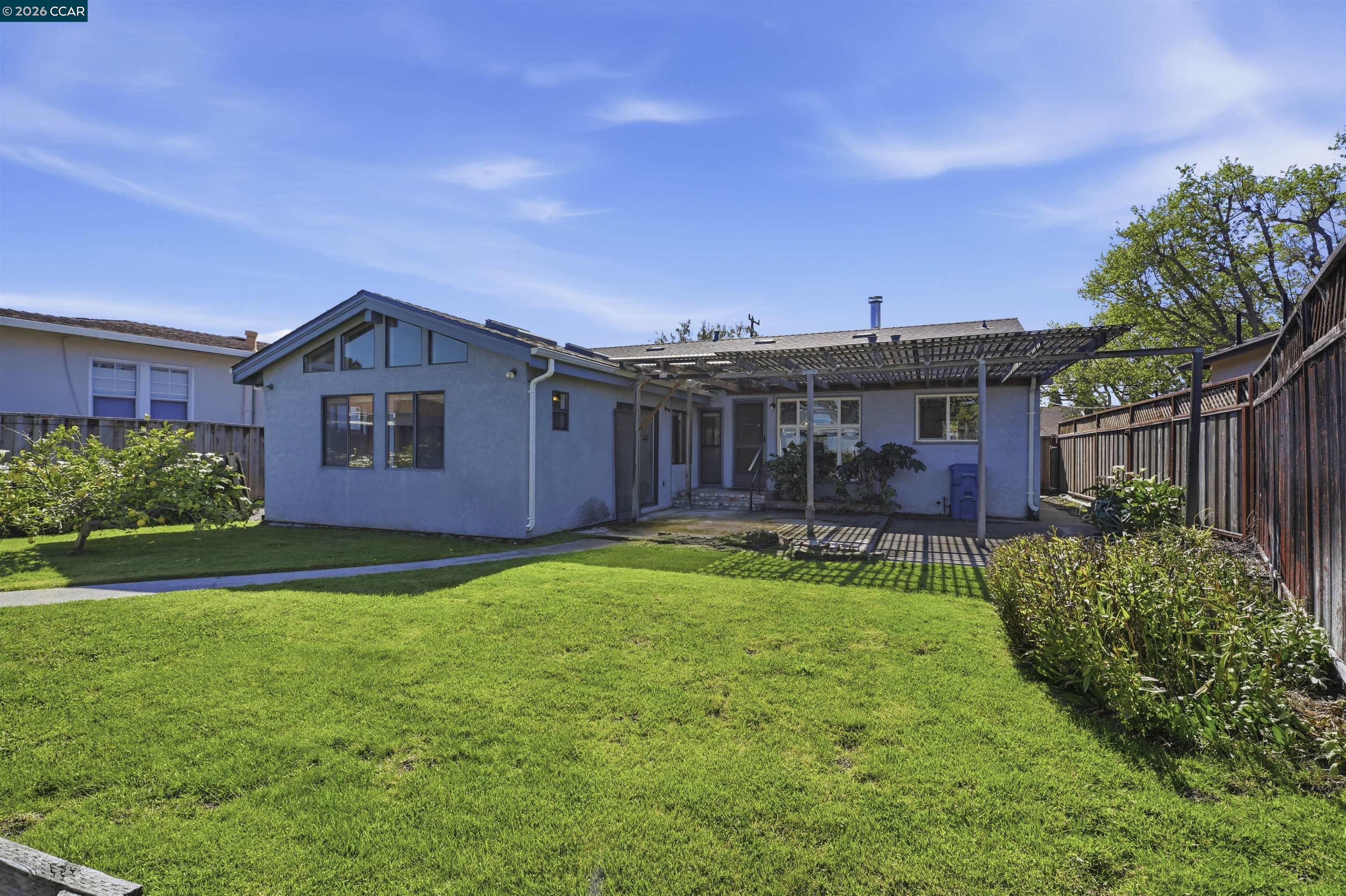 Detail Gallery Image 24 of 36 For 17930 via Toledo, San Lorenzo,  CA 94580 - 3 Beds | 2 Baths