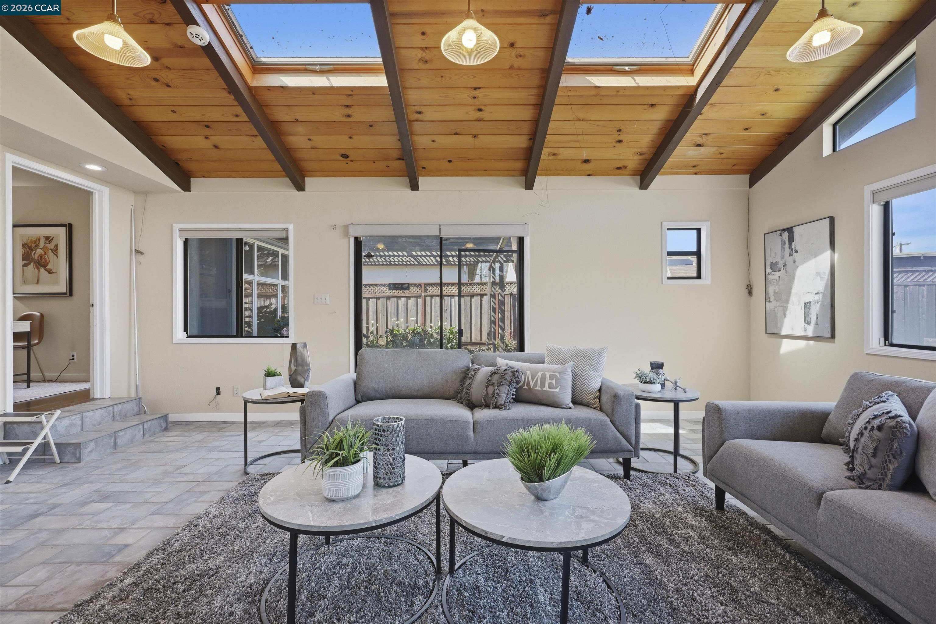 Detail Gallery Image 5 of 36 For 17930 via Toledo, San Lorenzo,  CA 94580 - 3 Beds | 2 Baths