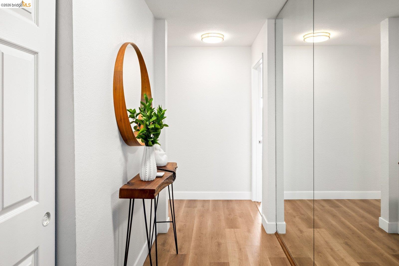 Detail Gallery Image 3 of 34 For 322 Hanover Ave #409,  Oakland,  CA 94606 - 2 Beds | 2 Baths