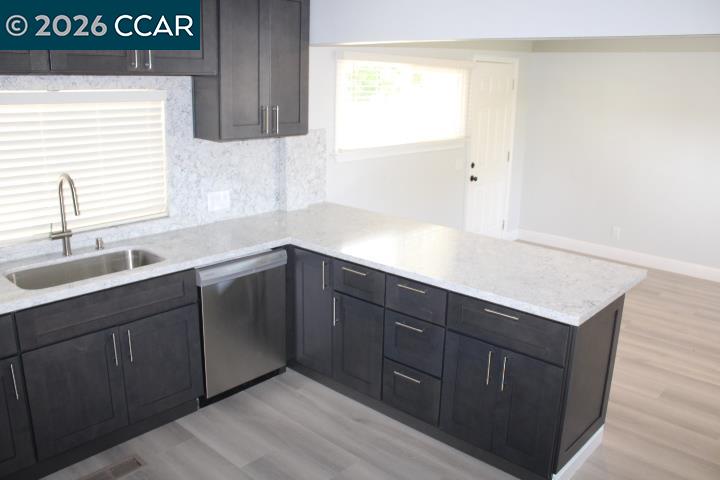 Detail Gallery Image 3 of 20 For 2680 Appian Way, Pinole,  CA 94564 - 3 Beds | 2 Baths