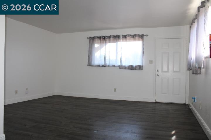 Detail Gallery Image 3 of 15 For 3800 Waller Ave #D,  Richmond,  CA 94804 - 3 Beds | 1 Baths