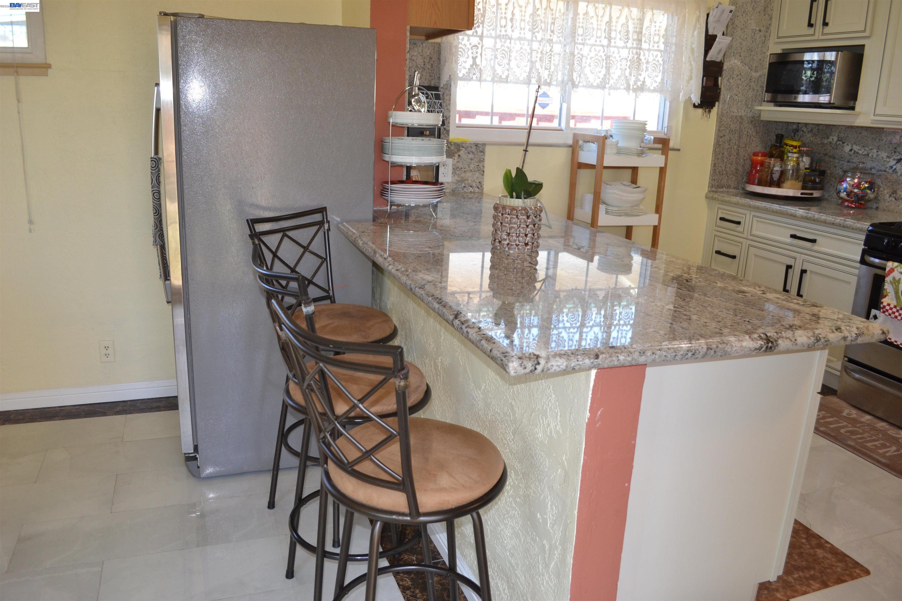 Detail Gallery Image 12 of 59 For 27093 Lemay Way, Hayward,  CA 94544 - 5 Beds | 3 Baths