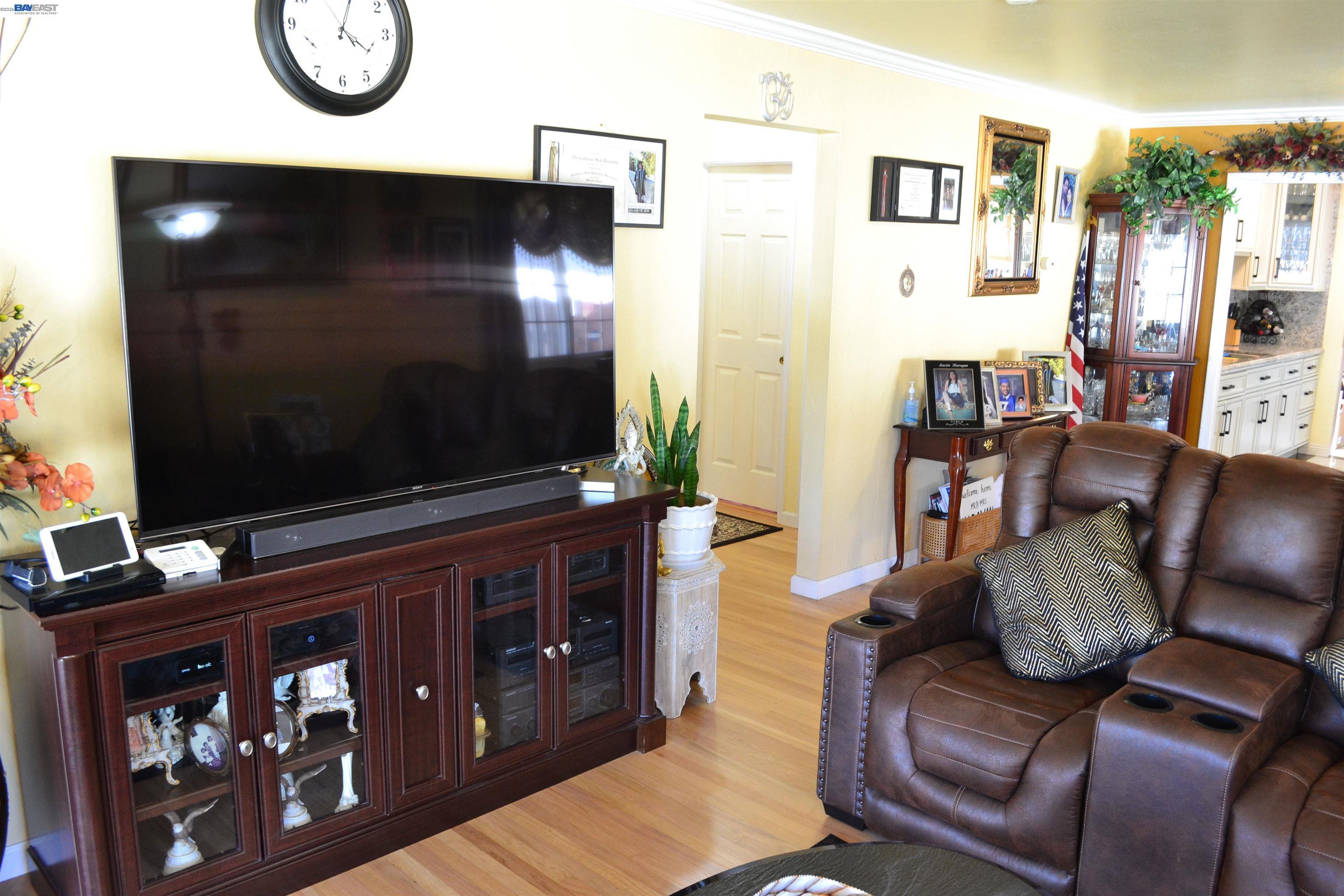 Detail Gallery Image 4 of 59 For 27093 Lemay Way, Hayward,  CA 94544 - 5 Beds | 3 Baths