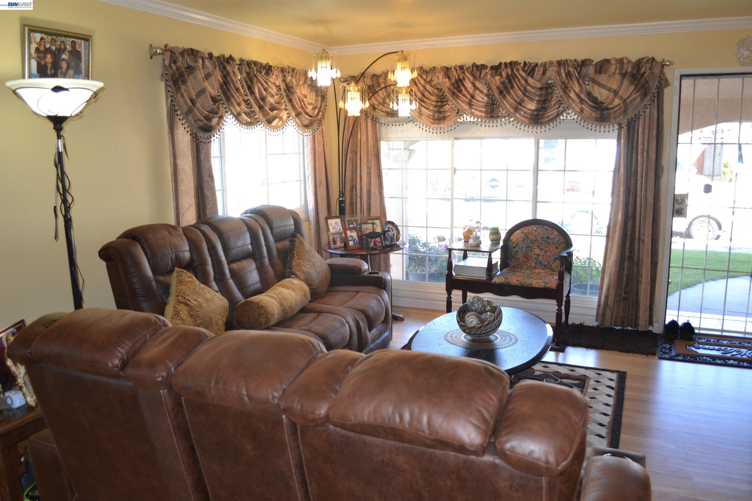 Detail Gallery Image 6 of 59 For 27093 Lemay Way, Hayward,  CA 94544 - 5 Beds | 3 Baths