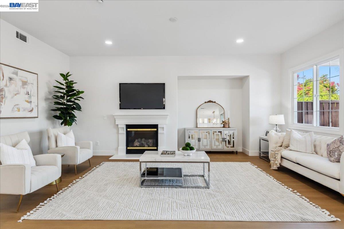 Detail Gallery Image 13 of 60 For 2890 Sable Oaks Way, Dublin,  CA 94568 - 5 Beds | 5/1 Baths