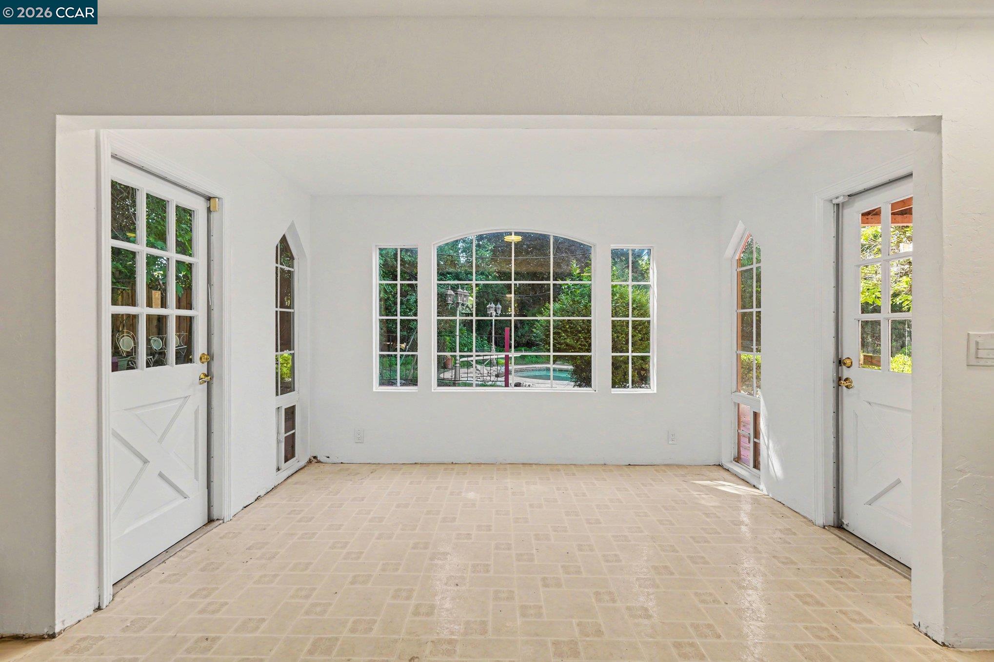 Detail Gallery Image 19 of 41 For 2030 Clearview Ct, Walnut Creek,  CA 94598 - 4 Beds | 3 Baths