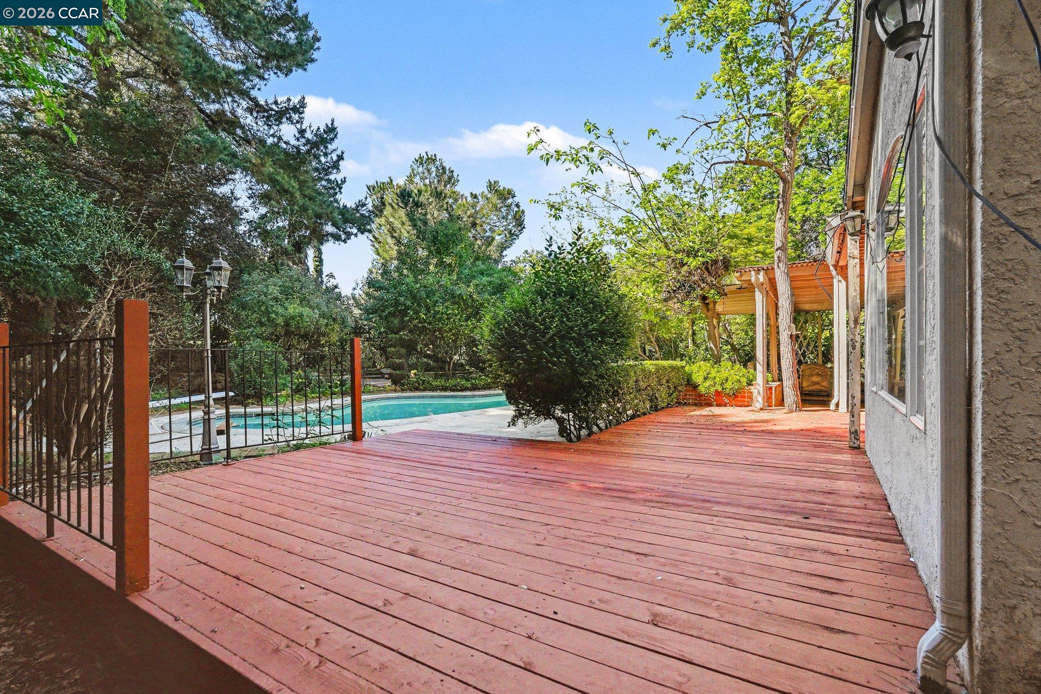 Detail Gallery Image 37 of 41 For 2030 Clearview Ct, Walnut Creek,  CA 94598 - 4 Beds | 3 Baths