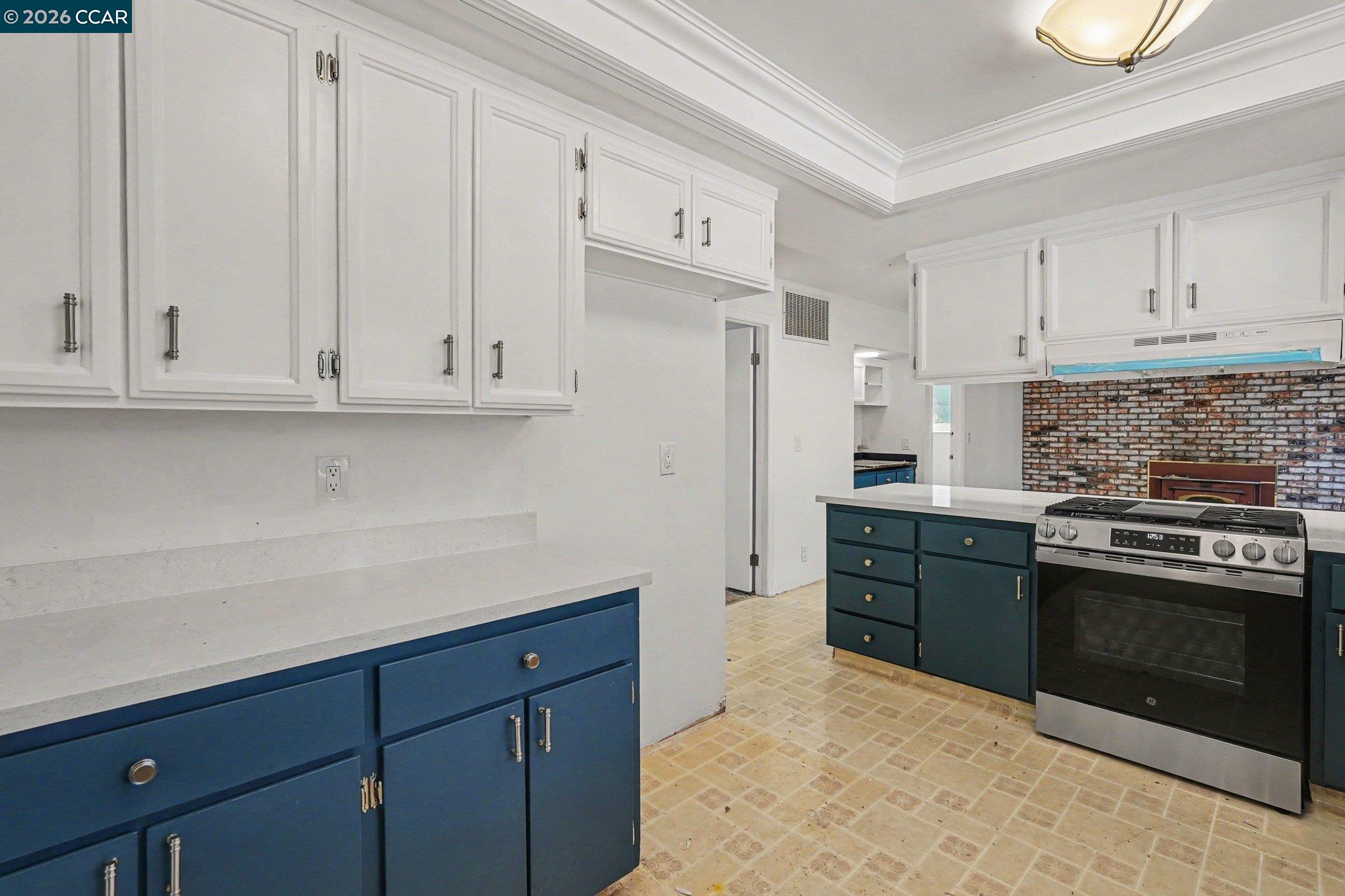 Detail Gallery Image 8 of 41 For 2030 Clearview Ct, Walnut Creek,  CA 94598 - 4 Beds | 3 Baths