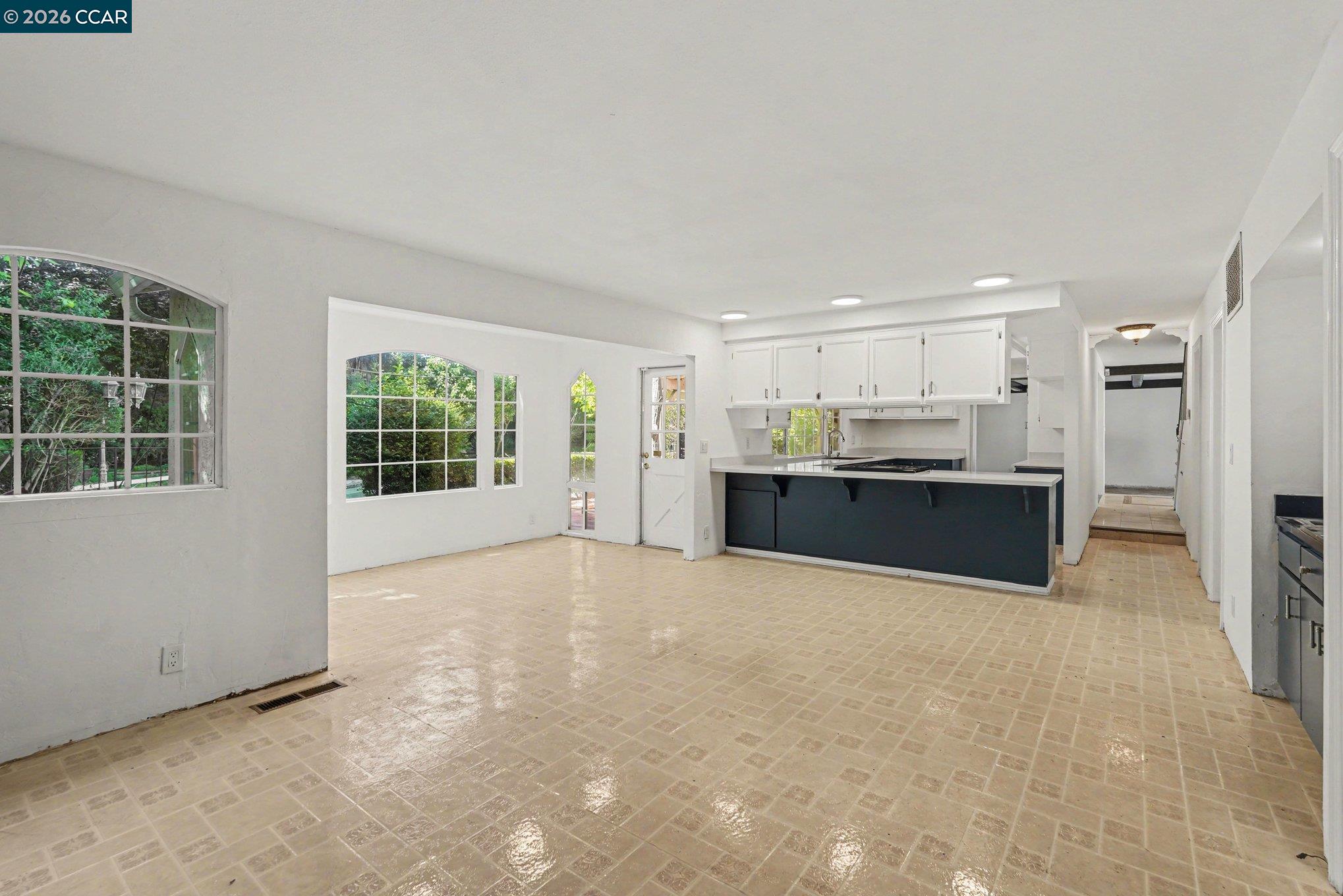 Detail Gallery Image 10 of 41 For 2030 Clearview Ct, Walnut Creek,  CA 94598 - 4 Beds | 3 Baths