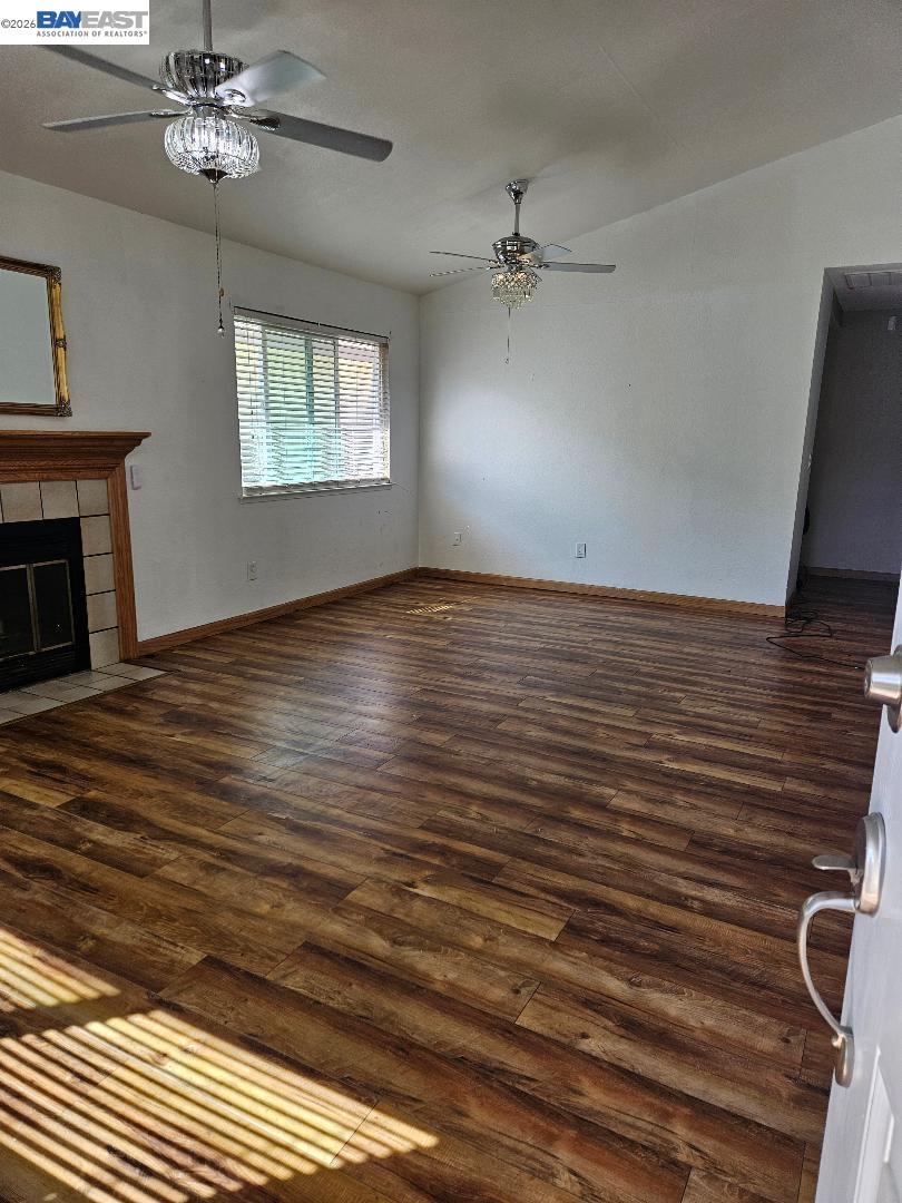 Detail Gallery Image 5 of 17 For 8504 Sunnybrea Dr, Sacramento,  CA 95823 - 3 Beds | 2 Baths