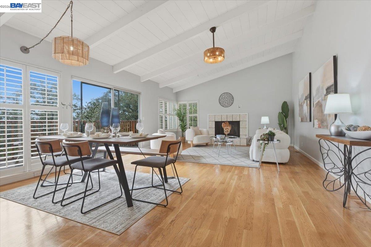 Detail Gallery Image 2 of 43 For 6130 Harbord Dr, Oakland,  CA 94611 - 3 Beds | 3 Baths