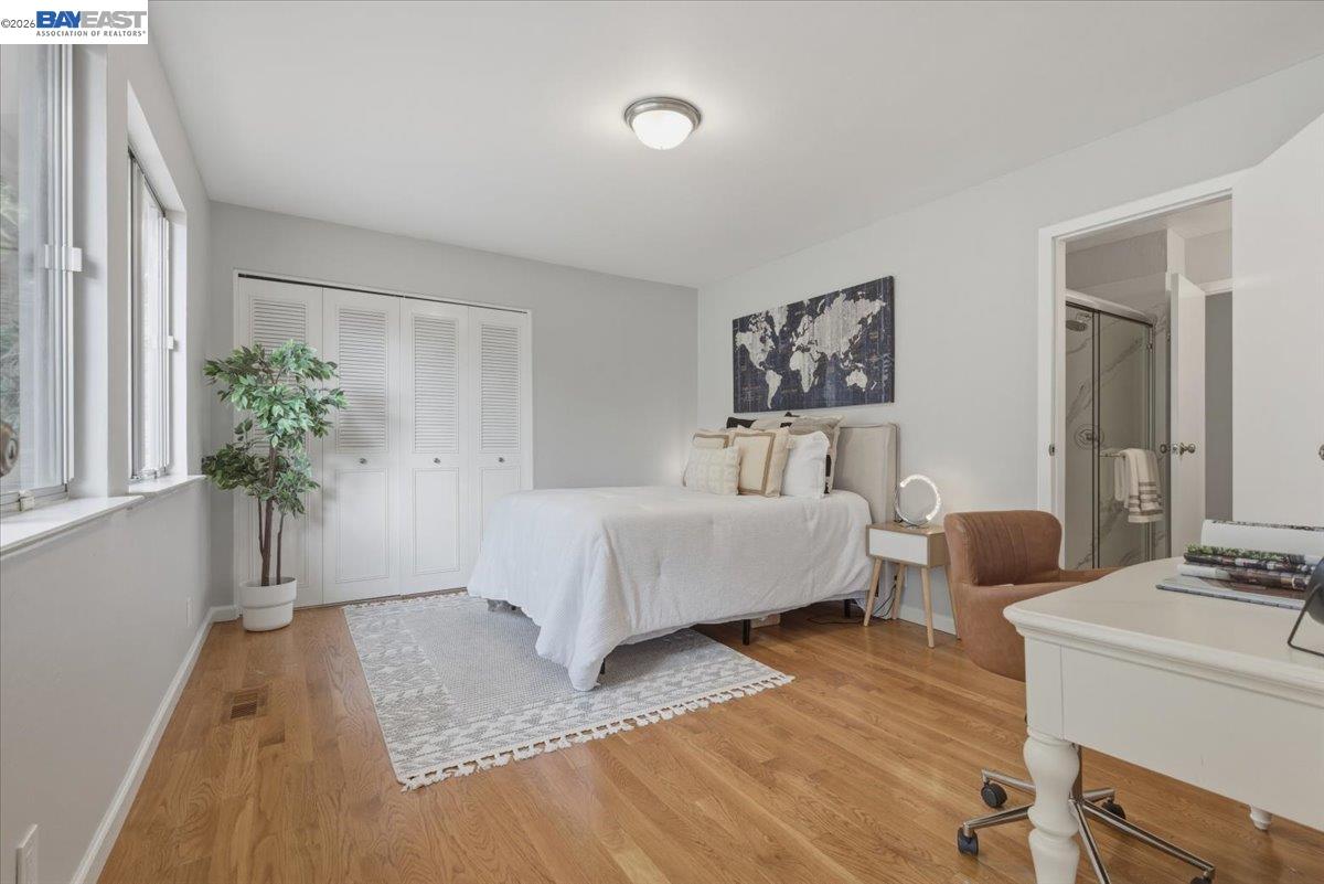 Detail Gallery Image 17 of 43 For 6130 Harbord Dr, Oakland,  CA 94611 - 3 Beds | 3 Baths