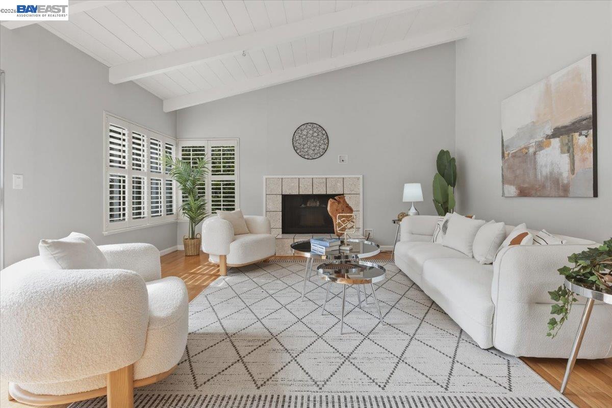 Detail Gallery Image 3 of 43 For 6130 Harbord Dr, Oakland,  CA 94611 - 3 Beds | 3 Baths