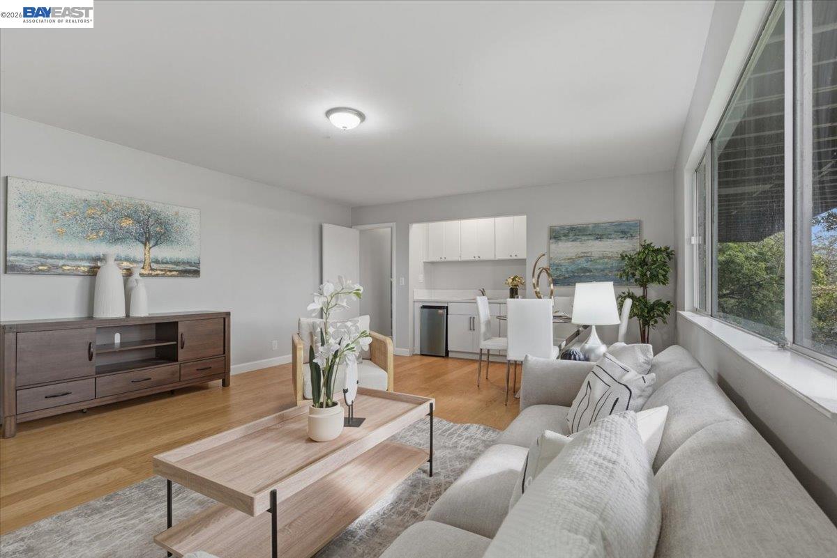 Detail Gallery Image 21 of 43 For 6130 Harbord Dr, Oakland,  CA 94611 - 3 Beds | 3 Baths