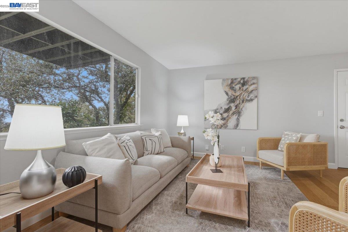 Detail Gallery Image 24 of 43 For 6130 Harbord Dr, Oakland,  CA 94611 - 3 Beds | 3 Baths