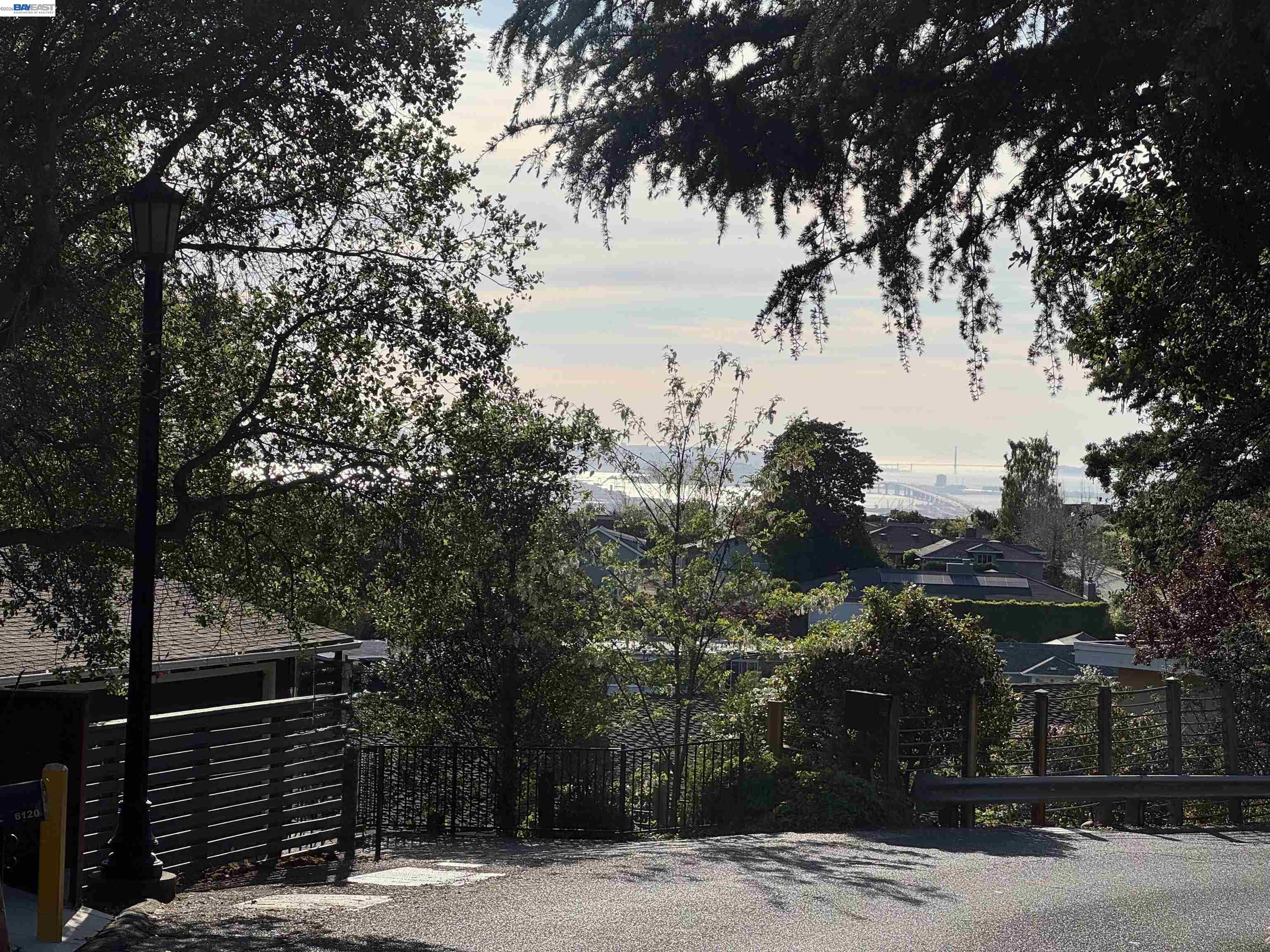 Detail Gallery Image 36 of 43 For 6130 Harbord Dr, Oakland,  CA 94611 - 3 Beds | 3 Baths