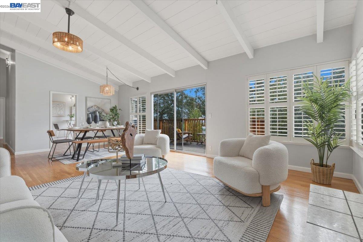 Detail Gallery Image 8 of 43 For 6130 Harbord Dr, Oakland,  CA 94611 - 3 Beds | 3 Baths