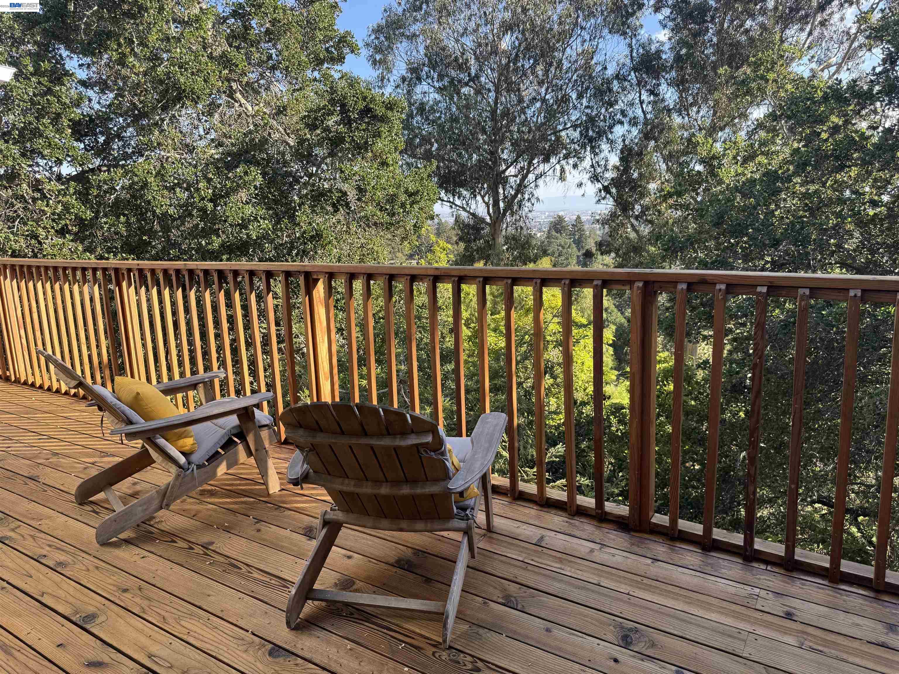 Detail Gallery Image 10 of 43 For 6130 Harbord Dr, Oakland,  CA 94611 - 3 Beds | 3 Baths