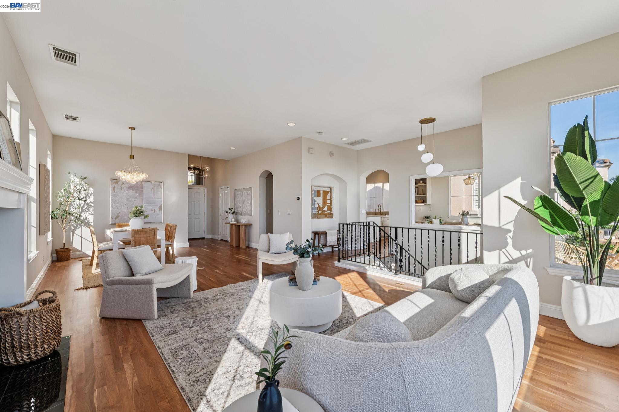 Detail Gallery Image 13 of 42 For 8255 Skyline Cir, Oakland,  CA 94605 - 3 Beds | 2/1 Baths