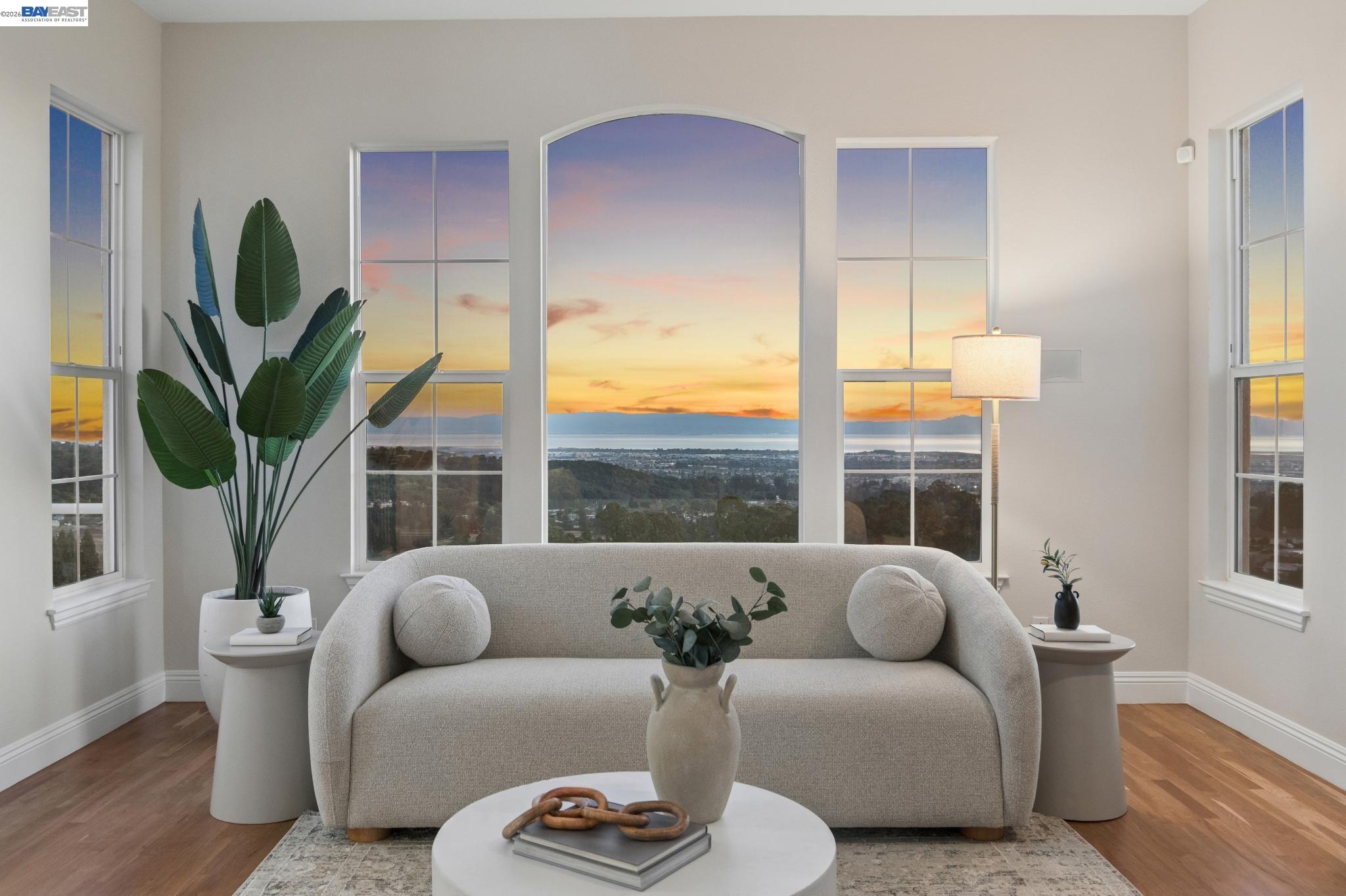 Detail Gallery Image 16 of 46 For 8255 Skyline Cir, Oakland,  CA 94605 - 3 Beds | 2/1 Baths